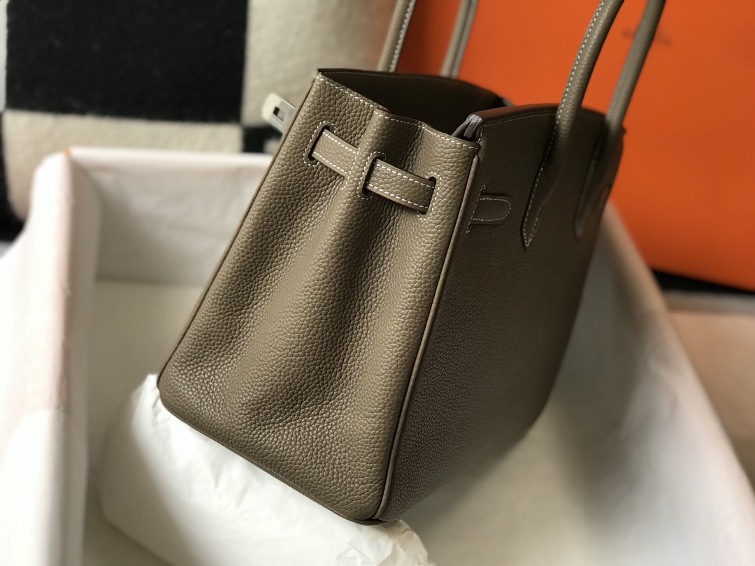 Hermès 专柜款经典手袋 6
