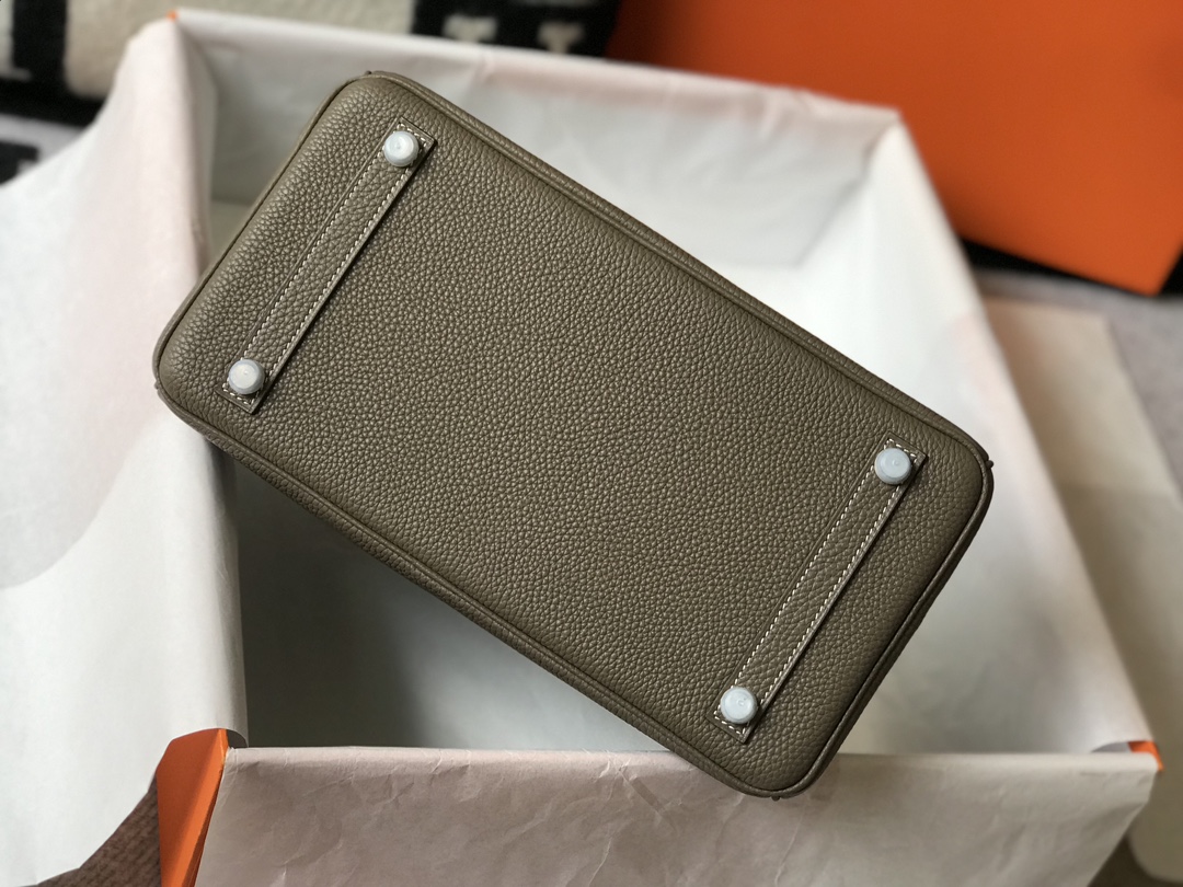 Hermès 专柜款经典手袋 5