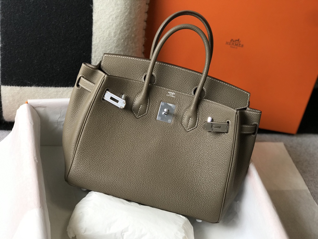 Hermès 专柜款经典手袋 3