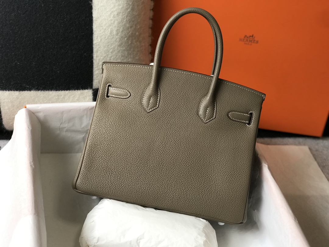 Hermès 专柜款经典手袋 2