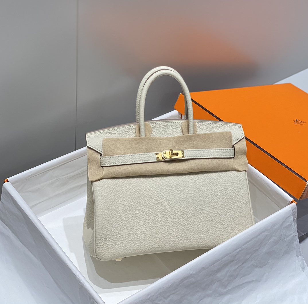 𝐁𝐊 - ʜᴇʀᴍᴇs ʙɪʀᴋɪɴ 奶昔白·金扣 togo 媲美手工般缝线 -独家品质 性价比无敌版本 ♥ Bɪʀᴋɪɴ 斑鸠灰 ♡ 高品质完美机缝. 也最亮眼的就是爱马仕的铂金包. #25cm
