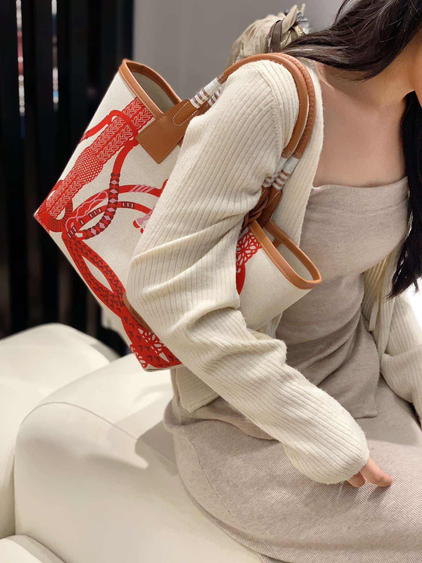 Hermès The gentle and powerful tote gives your upper body a different soul None of the recommended ones are wrong!