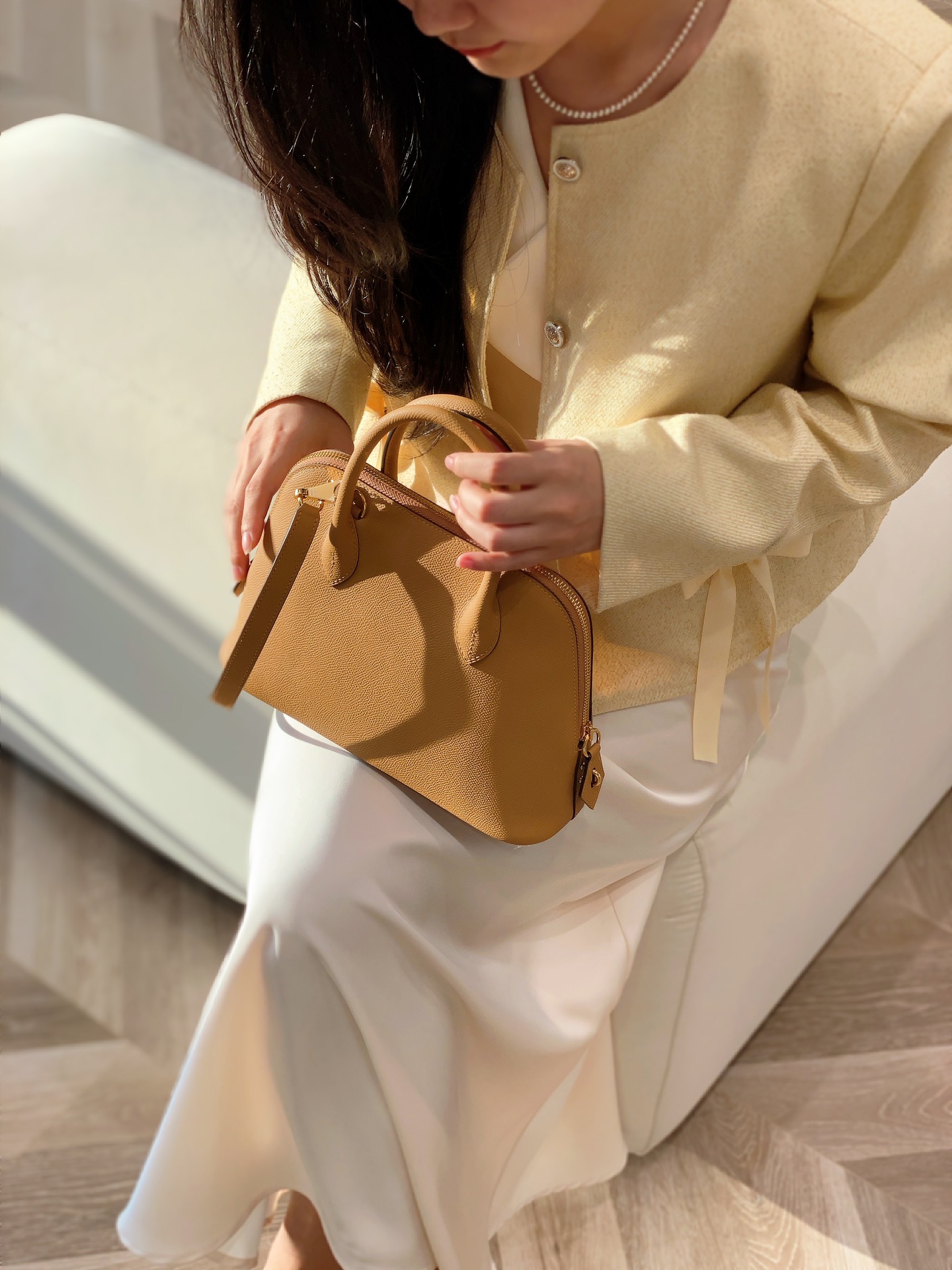 Elegant Leather Top Handle Bag - Chic Dome Satchel Handbag for Women 5 i1731141154 1928 2