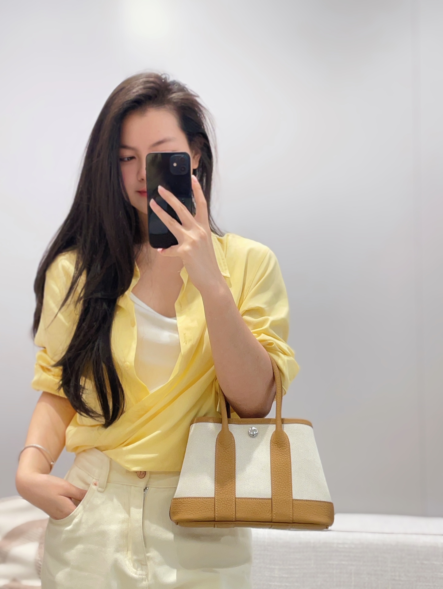 Hermès 𝑴𝒊𝒏𝒊 𝒈𝒂𝒓𝒅𝒆𝒏 milk tea color