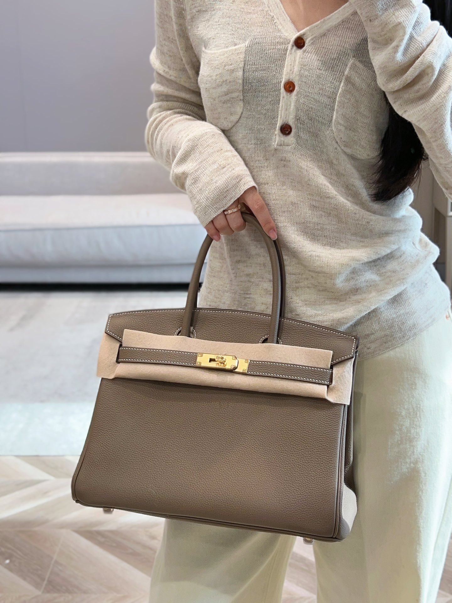 𝐁𝐢𝐫𝐤𝐢𝐧 𝟑𝟎𝐜𝐦
大象灰/金扣

𝑻𝒐𝒈𝒐 小牛皮·手工制作
独家实拍💛
