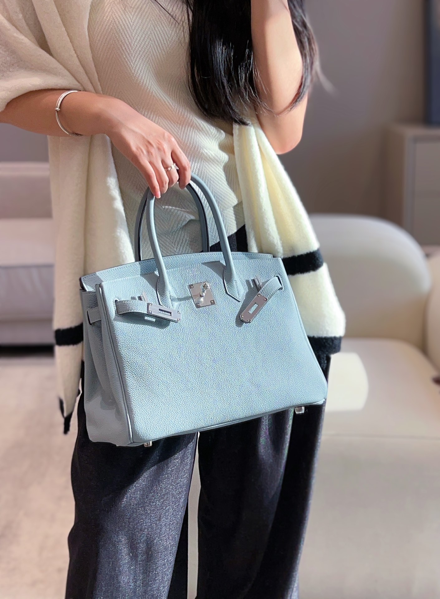 𝐁𝐢𝐫𝐤𝐢𝐧 𝟑𝟎𝐜𝐦
亚麻蓝.

𝑻𝒐𝒈𝒐 小牛皮·手工制作
独家实拍💛

