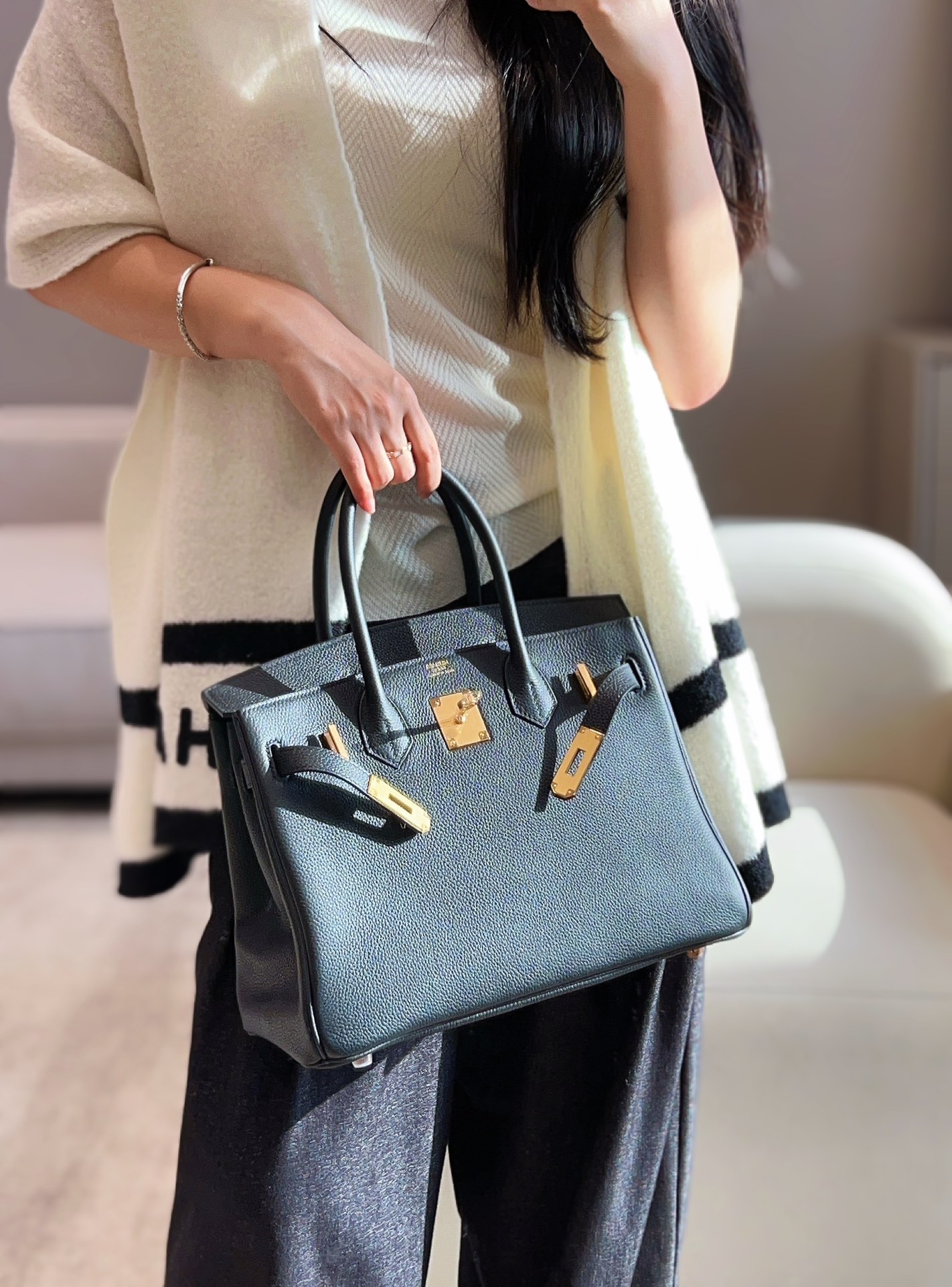 𝐁𝐢𝐫𝐤𝐢𝐧 𝟑𝟎𝐜𝐦
黑金.

𝑻𝒐𝒈𝒐 小牛皮·手工制作
独家实拍💛
