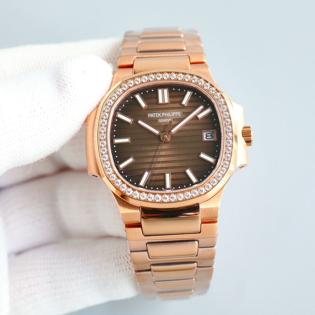 NO:143580,White Steel 1550 Rose Gold 1650 (diamond plus 50) new women's watch highly recommends P women's Nautilus. Welcome to compare details 1 matched with a customized version of 9015 machine-modified Cal.324sc automatic movement, kinetic energy storage for 45 hours, vibration frequency 28800 per hour. 2316L custom-grade ergonomic strap!  3 watch size 35.2MM 4 set with 56 Swarovski crystal diamonds inlaid with the same number as the genuine diamonds. 5 watch mirror double-sided anti-glare sapphire crystal glass. 6 literal color is the same as the genuine one. 