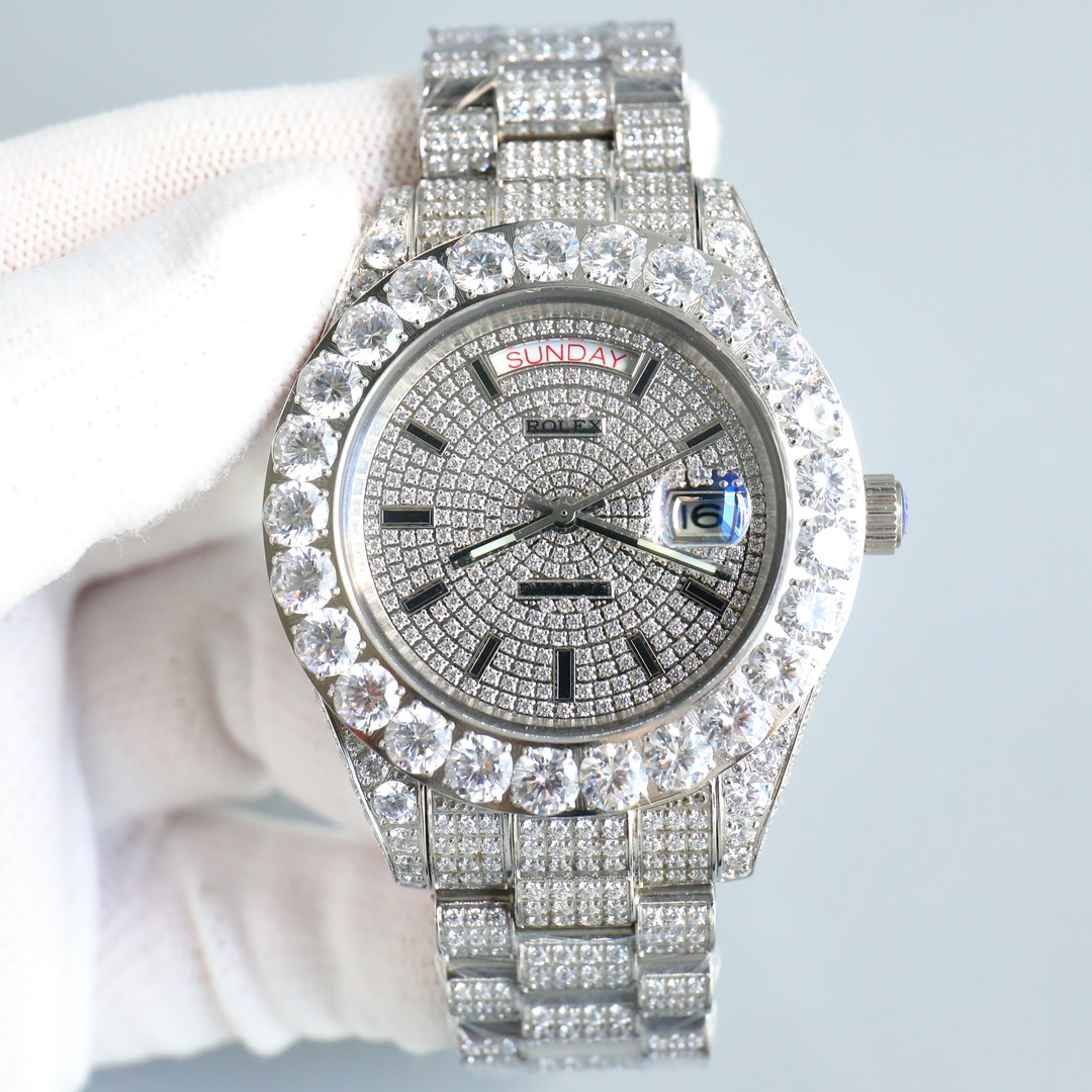 NO:143626,Uniform price Rolex ROLEX luxury extreme star version watch 904 stainless steel, pavé top Swarovski diamonds, luxurious quality interpretation, dazzling and charming. The case and bracelet are all inlaid with beautiful diamonds, shiny and golden. Domestic fully automatic machinery watch size 42mm, swarovski, rolex19860909统一价 劳力士ROLEX 奢华极致满天星版本腕表904精钢打造,密镶顶级施华洛世奇美钻,奢华品质的诠释,璀璨夺目,魅力绽放.表壳表链全镶满美钻,金光闪闪 国产全自动机械 腕表尺寸42mm,,swarovski,rolex,Watch