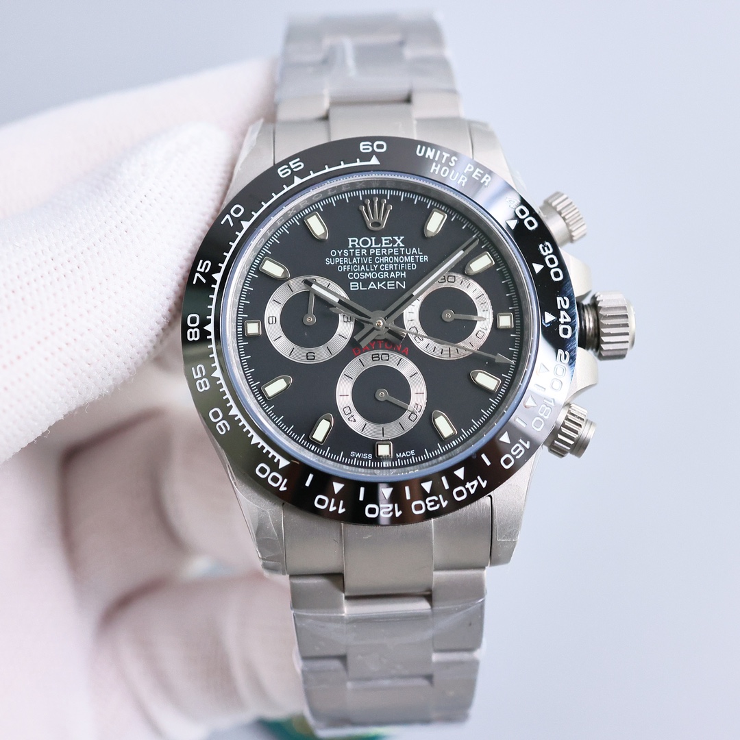 NO:143781,With the box BLAKEN's latest modified titanium alloy Ditona!  12.3mm latest fourth-generation Ditona update!  Modified and replicated the highest version 40mm high-end quality real shot!  Use the latest all-in-one movement (not on the market 13.5mm ordinary shell cover) genuine leather strap or tape or stainless steel strap!  Supporting original storage box!  A set of real head belts included with tools!  Wonderful details 1 There are three main changes in the new upgraded Ditona, namely the dial scale, pointer color and case strap material!  2 The case and strap are treated with 904L stainless steel titanium, and each case cover is CNC for the entire process to handle all details, and then it is retouched, polished and inspected for fine workmanship!  !  The 3 movement adopts the latest generation of Dandong ultra-thin movement machinery with stable Cal modified version. The chronograph function is synchronized with the counter. The strap is equipped with an adjustable Oyster safe buckle that prevents accidental opening. This elegant solid link strap is comfortable to wear and easy to operate!  With BLAKEN fever modified storage box tool and a pair of watch straps!  !  (The accessories are lost and do not support return and exchange) - Sincere work Welcome to all watch friends to appreciate it!  ,19860909配盒子 BLAKEN最新改装钛合金迪通拿！12.3mm最新第四代迪通拿最新升级！改装复刻最高版本40mm高端品质实拍！采用改良版最新一体机芯（非市面13.5mm普通壳壳套）真皮表带或胶带或精钢表带！配套原厂收纳箱！附带工具真头粒皮带一套！ 精彩细节 1新款升级迪通拿主要有三个变化,分别在表盘刻度、指针颜色和表壳表带材质！ 2表壳、表带采用904L精钢钛化质处理,每个壳套全程CNC处理所有细节,再经过人工流程润饰,打磨和检测做工精细！！ 3机芯采用稳定Cal改良版最新一代一档丹东超薄机芯机械,计时功能与专柜同步,表带配备防止意外打开的可调节蚝式保险扣,这高雅的实心链结表带,佩戴舒适,操作也十分简便！配BLAKEN发烧改装收纳箱工具以及价值的表带一副！！（附带配件丢失不支持退换）- 诚意之作 欢迎各路表友品鉴！,,Watch