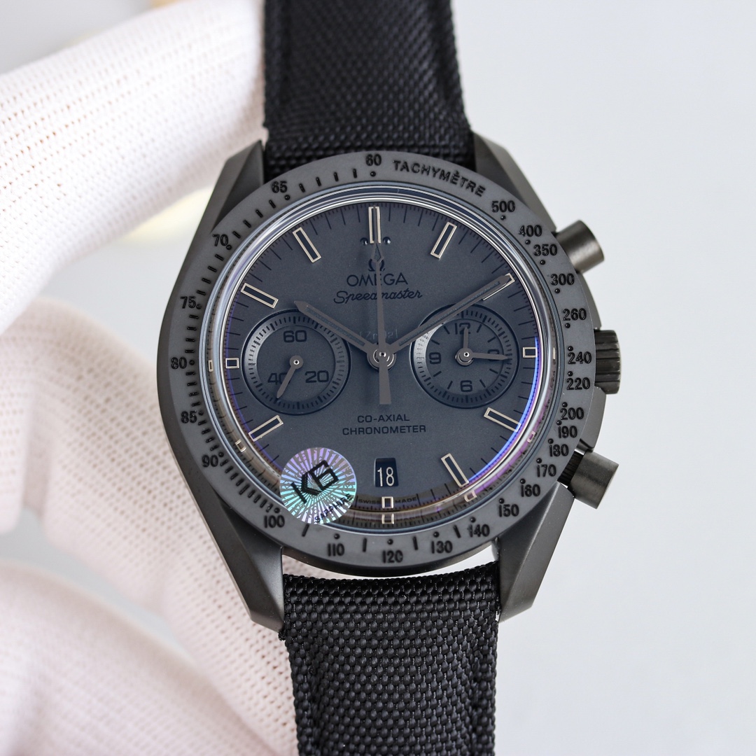NO:157145,TVS Pioneer Work, Omega Speedmaster series of dark side watches of the moon 311.92.44.51.01. 44.25mm coaxial chronograph, self-developed self-made movement 3-point discs are [12 hours] and [30 minutes] cumulative chronograph discs, all functions and appearances are created according to the original version [1-1]. Movement double T black balance wheel, automatic winding Coaxial Master Chronograph movement, rhodium-plated surface of the movement is decorated with special Arabic Geneva corrugated ring matte ceramic mouth Dial matte dark gray ceramic dial Case matte black strap nylon black cloth strap mirror mirror wear resistance Function date display chronograph,,omega19860909TVS先锋之作,欧米茄 超霸系列月之暗面腕表311.92.44.51.01. 44.25毫米同轴计时表,自主研发自制机芯3点盘为【12小时】和【30分钟】累积计时盘,所有功能及外观均按照原版【1-1】打造. 机芯双T黑摆轮,自动上链 同轴至臻天文台计时机芯,机芯镀铑表面饰有特别的阿拉伯风格日内瓦波纹 圈口磨砂陶瓷口 表盘哑光深灰陶瓷表盘 表壳磨砂黑色 表带尼龙黑布带 镜面双锅盖玻璃镜面 耐磨损 功能日期显示 计时,,omega,Watch