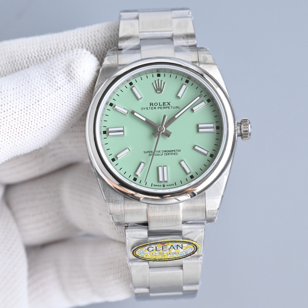 3230一体机:1400💰
HP出品——Rolex蚝式恒动推出开心果绿、薰衣草紫和沙米新配色factoty劳力士恒动匠心之作来
袭:
1⃣️搭配上海3230机芯,动力储存40小时,所有刻字、LOGO与原装一致;
2⃣️与原装一致厚度12mm,表径41mm;适合各种场合搭配,正装,修闲,轻松拿扭,简约不失精致;
3⃣️以最简洁优雅方式显示时分秒,实心中轴。时分秒针打磨到位,🈚️任何瑕疵以及毛糙感,只有最纯粹的时间呈现,没有复杂的堆砌,干净利落,高级感直接拉满;
4️⃣字面钉、针采用顶级瑞士夜光,填充均匀,与正品夜光一致。字面刻度金属包边打磨非常光滑,🈚️任何毛边,与正品一致棱角体现明显,饱和度在阳光下格外亮眼,一扫沉闷,字面放射性效果明显,6点位防伪镭射LOGO同正品;
5️⃣904精钢材质精心打磨,表壳两侧采用抛光处理。悬入式把头LOGO精美呈现,使得该产品防水性能更佳,达到了100米防水;
6️⃣表耳表链拉丝到位,质感细腻。头粒连接表壳部位,下沉式处理,做到每个细节与正品一致。顶级细腻的做工,使每条表带与表耳完美契合,给予手腕最高的舒适度;
7️⃣表扣LOGO采用深刻的下凹型处理,摸上去没有突出感,同正品;表扣自由调节功能灵活,适合绝大部分手腕,操作简单;
8️⃣蓝宝石玻璃(防弦光处),侧面圆角打磨,与正品一致;
欢迎品鉴。
极致的细节是HP工厂匠心开发的根本,打造市场最高性价比是HP工厂的诚意!