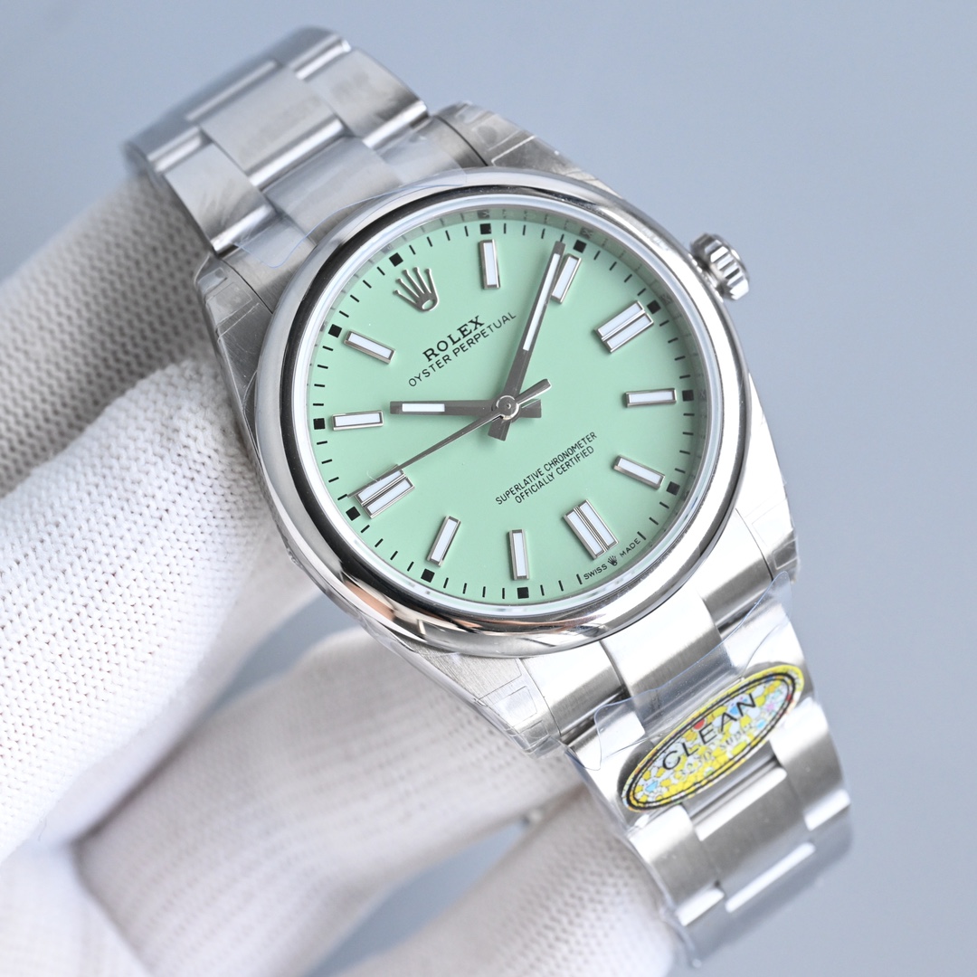 3230一体机:1400💰
HP出品——Rolex蚝式恒动推出开心果绿、薰衣草紫和沙米新配色factoty劳力士恒动匠心之作来
袭:
1⃣️搭配上海3230机芯,动力储存40小时,所有刻字、LOGO与原装一致;
2⃣️与原装一致厚度12mm,表径41mm;适合各种场合搭配,正装,修闲,轻松拿扭,简约不失精致;
3⃣️以最简洁优雅方式显示时分秒,实心中轴。时分秒针打磨到位,🈚️任何瑕疵以及毛糙感,只有最纯粹的时间呈现,没有复杂的堆砌,干净利落,高级感直接拉满;
4️⃣字面钉、针采用顶级瑞士夜光,填充均匀,与正品夜光一致。字面刻度金属包边打磨非常光滑,🈚️任何毛边,与正品一致棱角体现明显,饱和度在阳光下格外亮眼,一扫沉闷,字面放射性效果明显,6点位防伪镭射LOGO同正品;
5️⃣904精钢材质精心打磨,表壳两侧采用抛光处理。悬入式把头LOGO精美呈现,使得该产品防水性能更佳,达到了100米防水;
6️⃣表耳表链拉丝到位,质感细腻。头粒连接表壳部位,下沉式处理,做到每个细节与正品一致。顶级细腻的做工,使每条表带与表耳完美契合,给予手腕最高的舒适度;
7️⃣表扣LOGO采用深刻的下凹型处理,摸上去没有突出感,同正品;表扣自由调节功能灵活,适合绝大部分手腕,操作简单;
8️⃣蓝宝石玻璃(防弦光处),侧面圆角打磨,与正品一致;
欢迎品鉴。
极致的细节是HP工厂匠心开发的根本,打造市场最高性价比是HP工厂的诚意!