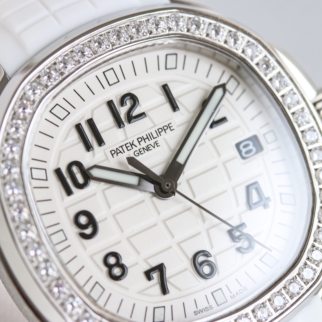 Aquanaut Luce Series 1725: Modern Recreational Fashion with Elegant Diamond Accents - 图片 4