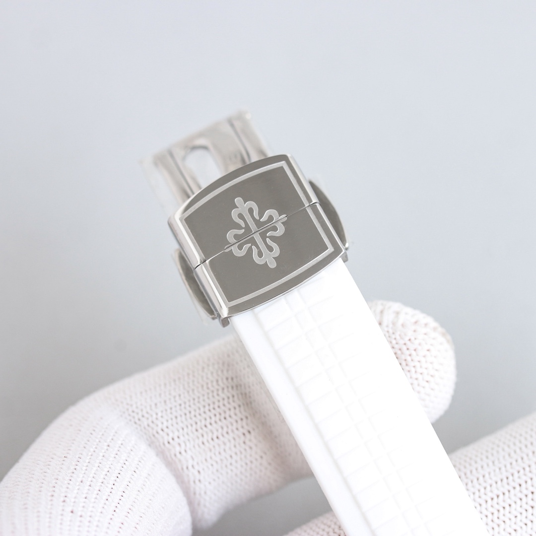 Aquanaut Luce Series 1725: Modern Recreational Fashion with Elegant Diamond Accents - 图片 9
