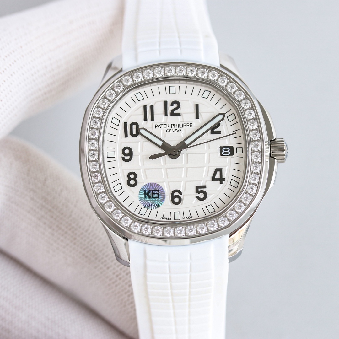Aquanaut Luce Series 1725: Modern Recreational Fashion with Elegant Diamond Accents