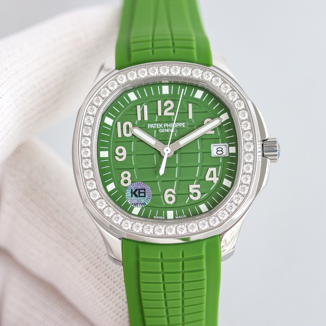 Aquanaut Luce Series 1725: Modern Recreational Fashion with Elegant Design and Diamond Accents