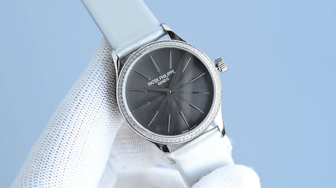 Luxurious New Female Emerald Table Series – 4897 Wristwatch: A Classic Re-emergence with Unique Quality.