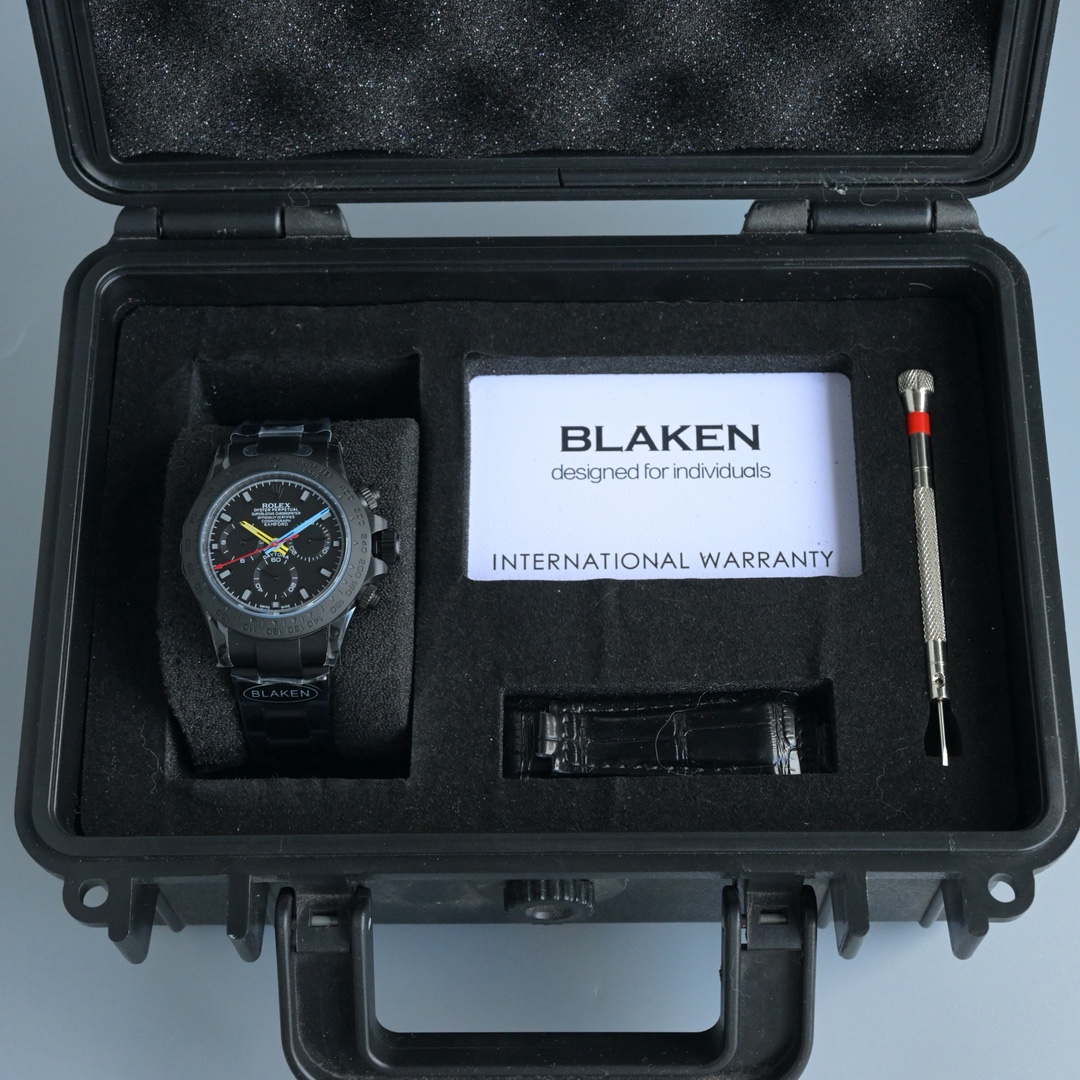 NO:641042,A set of BLAKEN’s major upgrades is here!  The carbon black replica of the sixth generation Daytona, 40mm is a must-have!   The core highlight is the 12.2mm ultra-thin body (beyond the 13.5mm ordinary models on the market), made entirely of solid stainless steel, with almost no gaps in the seams, and full texture!  Matt black kit upgrade + optional multi-color bezel. If you want to change the style in the future, you can wear it as you like. The personality party is ecstatic~ The silicone version is lightweight and comfortable with dual strap options/the stainless steel version is tough and classy. The whole process is CNC carving + manual polishing. The details are controlled and you will love it!   Hard-core movement: Dandong Cal improved version of ultra-thin mechanical movement. The timing function is synchronized with the counter, and the running time is very stable~ Intimate design: Oyster type safety buckle prevents accidental opening, solid link is comfortable to wear for a long time, and the operation is very simple!   Low-key and decent, this wave of upgrades is really awesome!  ,19860909一套 BLAKEN重磅升级款来了！ 第六代迪通拿碳黑复刻版,40mm上手绝了！  核心亮点一眼种草 12.2mm超薄机身（甩开市面13.5mm普通款）,全实心精钢打造,接缝几乎0缝隙,质感拉满！ 哑黑套件升级+多色圈口可选,后期想换风格随便搭,个性党狂喜～ 表带双选项硅胶款轻便舒适/精钢款硬朗有范儿,CNC全程精雕+人工打磨,细节控直接爱住！  机芯硬核 丹东Cal改良版超薄机械芯,计时功能和专柜同步,走时稳得一批～  贴心设计 蚝式保险扣防意外打开,实心链结戴久了也舒服,操作还特简单！  低调又有面儿,这波升级真的可！,,Watch
