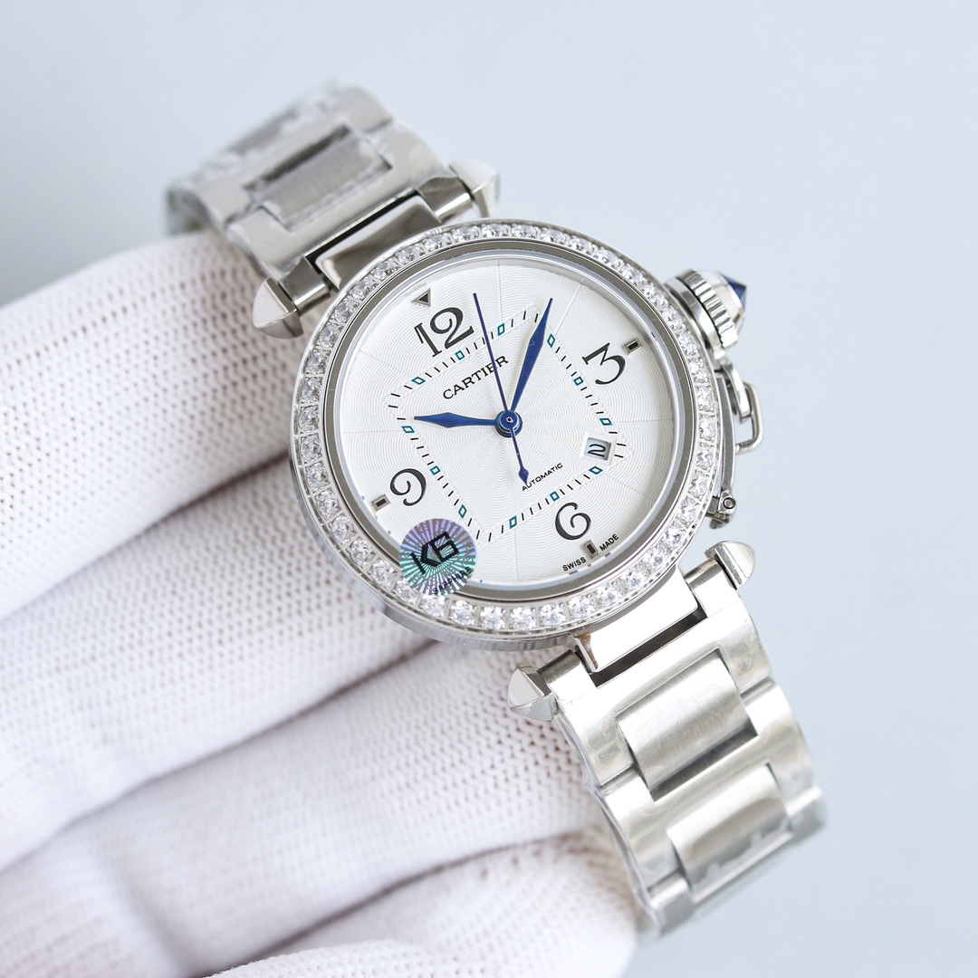 NO:383951,Belt Rose (diamond plus 50) Steel Rose 1150 (diamond plus 50) Women's watches are specially recommended for the new Cartier---the classic kettle Cappasha series that never ends!  The kettle head lock is exquisite and unique, and Italian calfskin is available in multiple colors!  Sapphire mirror, long-lasting and wear-resistant, matched with imported mechanical movement, swinging amplitude of 28,800; accurate time, size 32MM, all can be matched with multi-color calfskin and steel belt!  Giving your wife is the first choice for lovers!  Please identify the exclusive quality, cartier, cowhide19860909皮带玫（钻加50） 钢带 玫1150（钻加50） 女表特别推荐新款卡地亚---经典永不落幕之水壶卡帕莎系列！水壶把头锁精巧别致,意大利小牛皮多色可选！蓝宝石镜面,持久耐磨,搭配进口机械机芯,摆幅28800；走时精准,尺寸32MM,均可搭配多色小牛皮及钢带！送老婆,情人首选！请认准独家品质,,cartier,cowhide,Watch