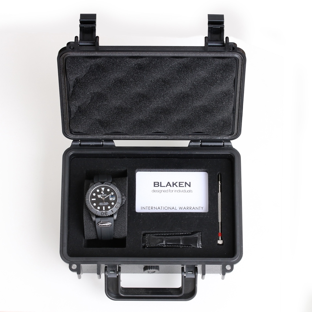 NO:386487,Single watch with full set of boxes [BLAKEN all-black yacht 42mm | Hawkeye limited edition] Who knows!  This natural eagle-eye dial directly hits the aesthetic blind spot. Each pattern is a gift from nature. When rotating, it is like rubbing starlight into the dial. The nails + needles lit up as the 'luminescent king' as soon as they enter the night. The presence in the dark is directly full. The hard-core configuration is so good that you can't make mistakes. The exclusive integrated movement, the 72-hour long kinetic energy is as stable as the original manufacturer. The case thickness is 1:1 pair, and the market is directly pass. Swiss ice blue luminescent + sapphire glass, 2.5 times the calendar enlargement is super clear. The fluoroelastic strap is not stuffy and sweaty when worn all day. It feels as comfortable as if you didn't wear it. The exclusive Easter egg order is given directly to the natural rubber strap!  The details are all BLAKEN's old craftsmanship, special storage boxes for shipment and delivery, high-end players just close their eyes and rush to the right ~ (Whoosh says that there are no two pieces of natural eagle-eye stones, your piece is a unique romance from the unboxing),19860909单表配全套盒【BLAKEN全黑游艇名仕42mm｜鹰眼石限定款】 谁懂啊！这块天然鹰眼石表盘直接戳中审美盲区 每道纹路都是自然独一份的馈赠,转动时像把星光揉进表盘里,表钉+表针一入夜就亮成「夜光王者」,暗处存在感直接拉满 硬核配置全到挑不出错 独家一体机芯,72小时长动能稳如原厂 表壳厚度1:1对版,市场一眼假款直接pass 瑞士冰蓝夜光+蓝宝石玻璃,2.5倍日历放大超清晰 氟橡胶表带贴腕不闷汗,戴整天都像没戴一样舒服 专属彩蛋下单直接送天然橡胶表带！ 细节全是BLAKEN的老匠心思,出货配送专用收纳箱,高端玩家闭眼冲就对了～（小声说天然鹰眼石没有两块一样的,你的那块从开箱起就是独一份的浪漫）,,Watch