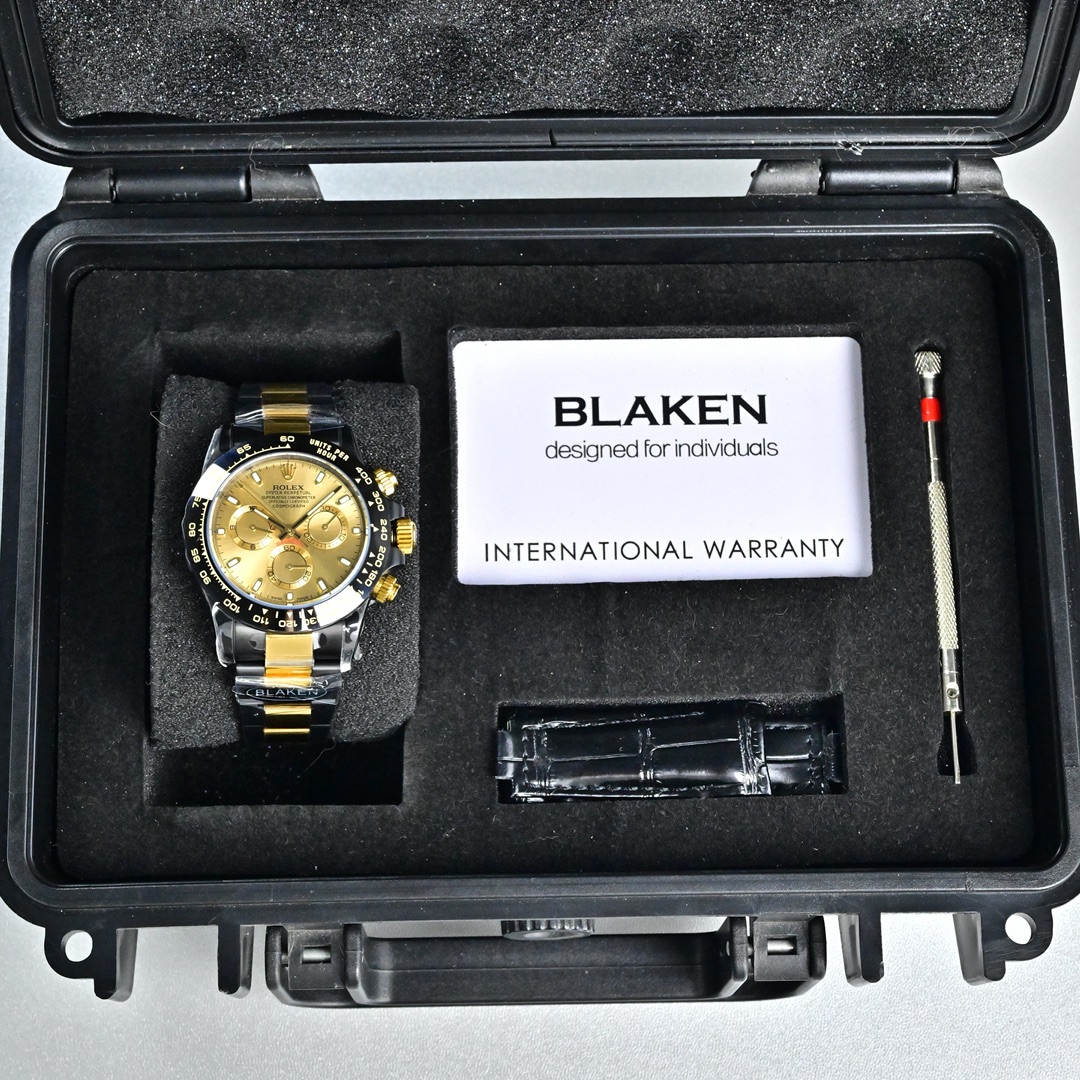 NO:602102,Naked watch with box, the fifth generation Daytona is a real hit!  40mm matte black and electric gold are so aesthetically pleasing!  12.2mm ultra-thin body (leaving behind the 13.5mm ordinary models on the market), all solid stainless steel CNC carving + manual polishing, the texture is full ~ Improved ultra-thin Dandong movement, timing synchronization counter, Oyster safety buckle to prevent detachment for extra peace of mind. Tape style/belt style/stainless steel strap three straps to choose from, which can be freely replaced later. The complete set is equipped with BLAKEN modified storage box + tools + real first-grain cowhide strap (included accessories will not be returned if lost)  High-end replica of a sincere work, hurry up~,,cowhide19860909裸表 配盒子 第五代迪通拿实拍暴击！40mm哑黑间电金太戳审美！ 12.2mm超薄机身（甩开市面13.5mm普通款）,全实心精钢CNC精雕+人工打磨,质感直接拉满～ 改良超薄丹东机芯,计时同步专柜,蚝式保险扣防脱超安心 胶带款/皮带款/精钢带三表带任选,后期可自由更换 全套选配BLAKEN改装收纳箱+工具+真头粒牛皮表带（附带配件丢失不退） 高端复刻诚意之作,表友速冲～,,cowhide,Watch