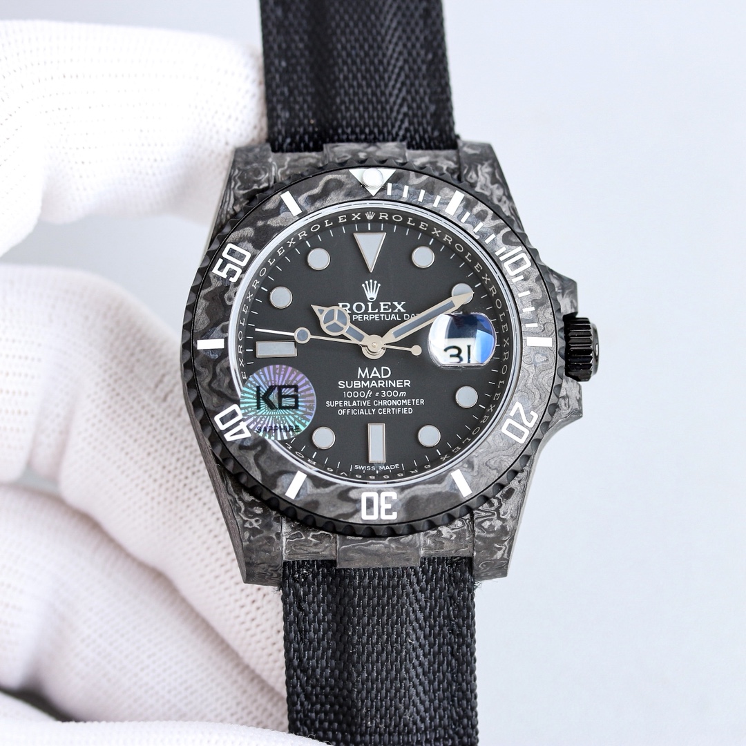 NO:617650,Naked watch with box, the latest upgraded carbon fiber ROLEX, versatile!  Submariner SUB water ghost, perfectly presented!  1 Upgrade is more convenient - a more versatile Velcro strap!  Suitable for both large and small wrists/men and women!  2Specially customized carbon fiber watch case with multiple color combinations to choose from!  BLAKEN gives water ghosts a different style, reflecting a new visual and tactile experience!  3 After countless revisions, the engraving finally appeared three-dimensional, with a perfect outline of the outline and a super luminous bead as warm as jade!  4 Equipped with a new integrated movement, the quality is stable, each movement has been strictly tested, and the repair rate is low!  Optional BLAKEN fever modified storage box with tools and a pair of real cowhide straps!  !  (Returns and exchanges are not supported if the included accessories are lost) - A sincere work, all watch friends are welcome to appreciate it!  ,,rolex,cowhide19860909裸表 配盒子 最新升级碳纤维ROLEX劳力士百搭！ Submariner 潜航者SUB水鬼,完美呈现！ 1升级更便捷-更百搭的魔术贴表带！通用大小手腕/男士女士均适合佩戴！ 2特别定制碳纤维表壳,多颜色搭配可以选！BLAKEN赋予水鬼不一样的风格,体现全新的视觉和触觉体验！ 3经过无数次的修改,终于呈现出刻字立体,且条丁外有外影的对版本完美圈口,温润如玉的超强夜光珠！ 4搭载全新一体机芯,质量稳定,每个机芯都经过严格检测,返修率低！ 可选配BLAKEN发烧改装收纳箱带工具以及真牛皮表带一副！！（附带配件丢失不支持退换）- 诚意之作 欢迎各路表友品鉴！,,rolex,cowhide,Watch