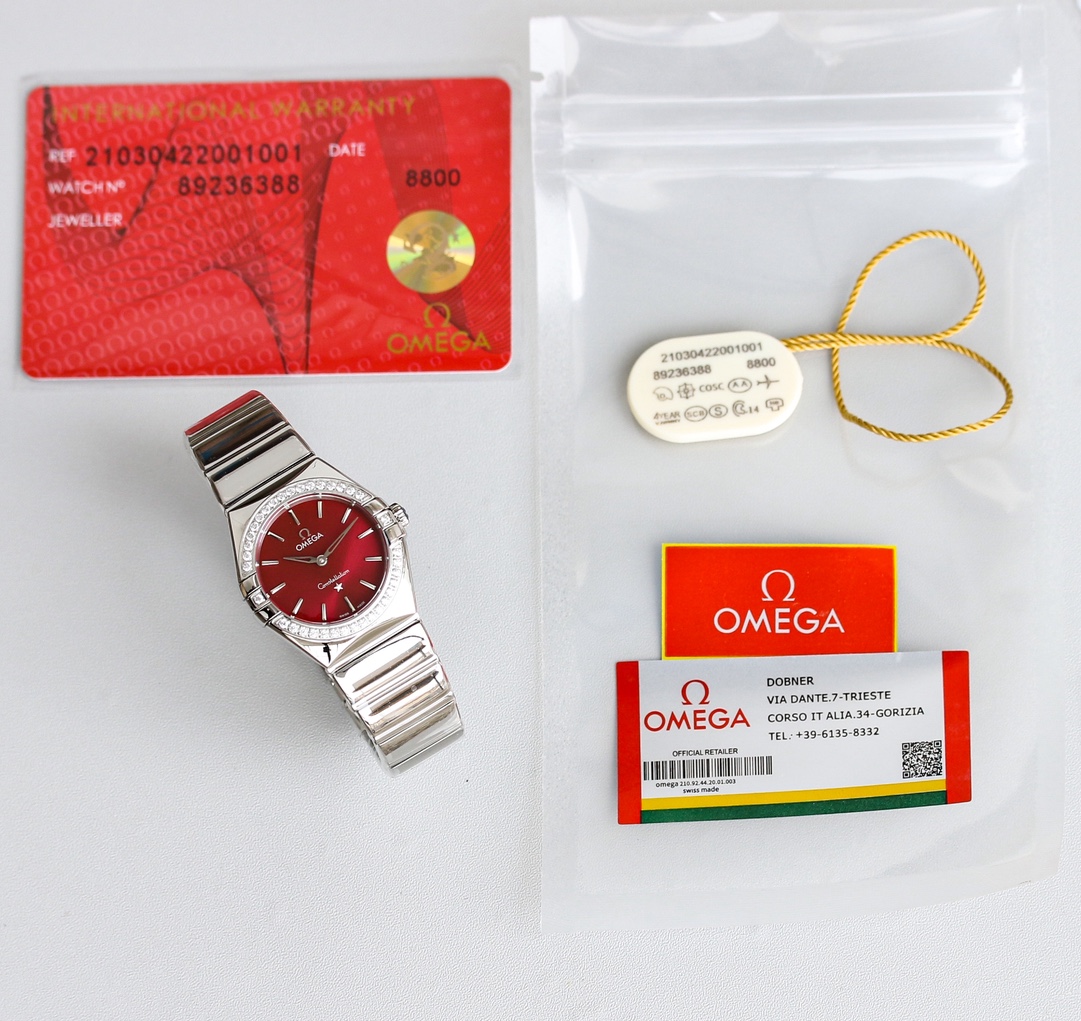 NO:641212,The latest official arrival of new products!  The polished and upgraded case and steel belt of the TW factory Omega women's Constellation series 28mm quartz watch. Every part is an original one-to-one mold. 1. For the first time in the history of imitation watches, it is equipped with an imported Swiss movement. 2. All parts of the quartz Constellation can be interoperated with the original version!  3. The buckle of the watch strap adopts a micro-adjustable butterfly buckle, which can be fine-tuned in length. 4. The handle of the watch case adopts an internal hexagonal screw-in handle, which has better waterproof performance!  The ear position of the 5 shell is processed by wire cutting and slow wire cutting. Slow work produces fine work!  6Mirror glass electroplating air double-sided colorless anti-reflection coating, full of transparency 7Literal pattern, logo, five-pointed star and diamond inlay method are the same as the original, the burgundy red lacquer dial shows the polished effect of the sun's rays. Pay attention to details!  Produced by TW, you deserve it!  ,,omega19860909新品上市官方最新字面到货！对版壳套钢带抛光升级 TW厂欧米茄女款星座系列28mm石英腕表 ,每个零件都是原装一比一开模. 1仿表史上首次搭载进口瑞士机芯 2石英星座所有散件均可同原版互用 ！ 3表带扣子采用微调蝴蝶扣,可微调长短. 4表壳把管采用内六角旋入式把管,防水性能更佳！ 5壳的耳位经过线切割慢走丝加工而出,慢工出细活！ 6镜面玻璃电镀air双面无色增透膜,通透十足 7字面纹路.logo.五角星及钻的镶嵌手法按原版来,勃艮第红彩漆表盘呈现出太阳射线的打磨效果. 细节讲究！ TW出品,你值得拥有！,,omega,Watch