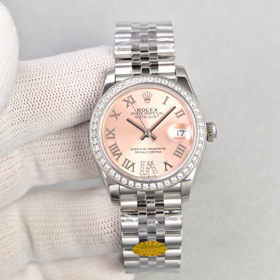 NO:687679,Gold Diamond’s latest model [3A Factory’s new masterpiece, official synchronization 1:1] Rolex Women’s Datejust 31mm Datejust watch! 1. The case diameter remains the same as the original 31mm. The stainless steel watch case is made of 904L stainless steel, which is durable! 2. It is equipped with two kinds of movements, the original imported fully automatic nh05 movement and the Swiss 2671 movement. It allows more goddesses to choose from, and the performance is extremely stable. Its shock resistance and geometric structure allow the movement to maintain regular operation in any position. 3. The triangular grooved bottom cover is tightened with a special tool to completely seal the case. The winding crown adopts a double buckle lock dual waterproof system, which is firmly screwed to the case, making it more waterproof. A small window convex lens is installed at the 43 o'clock position to enlarge the date display of the watch, making it easier to read the date. The women's datesheet waterproof Oyster case provides the best protection for the high-precision movement! The new 'double-headed' connection method between the strap and the outer ring of the 5904L watch (can be used with the original), the concealed folding crown buckle, opened with the articulated Rolex crown logo. The ingenuity of Factory 63A creates a high-quality model of Rolex women's watches. Welcome to appreciate it! ,,rolex19860909金 钻 最 新 款【3A厂Factory全新力作 官方同步1:1】 劳力士 Rolex女装日志型31mm日志型腕表！ 1表壳直径保持与原装一致31mm,采用904L不锈钢来锻造不锈钢腕表表壳,经久耐用！ 2搭配两种机芯、原装进口全自动nh05机芯、瑞士2671机芯.让更多女神多个选择,性能极为稳定,其抗震力、几何结构使机芯在任何位置都可保持规律运行. 3三角坑纹底盖以专用工具的旋紧,使表壳完全密封,上链表冠采用双扣锁双重防水系统,牢固旋紧于表壳,使得更加防水. 43点钟位置装有小窗凸透镜将腕表日期显示放大,使日期读取更加方便,女装日志型的防水蚝式表壳给予高精准机芯最佳防护！ 5904L腕表表带和外圈底下的崭新“双头粒”连接方式（可与原装通用）,隐蔽式摺叠皇冠带扣,以铰接的劳力士皇冠标志开启. 63A厂Factory匠心力作 打造劳.力士Rolex女装腕表的精品典范 欢迎您的品鉴！,,rolex,Watch