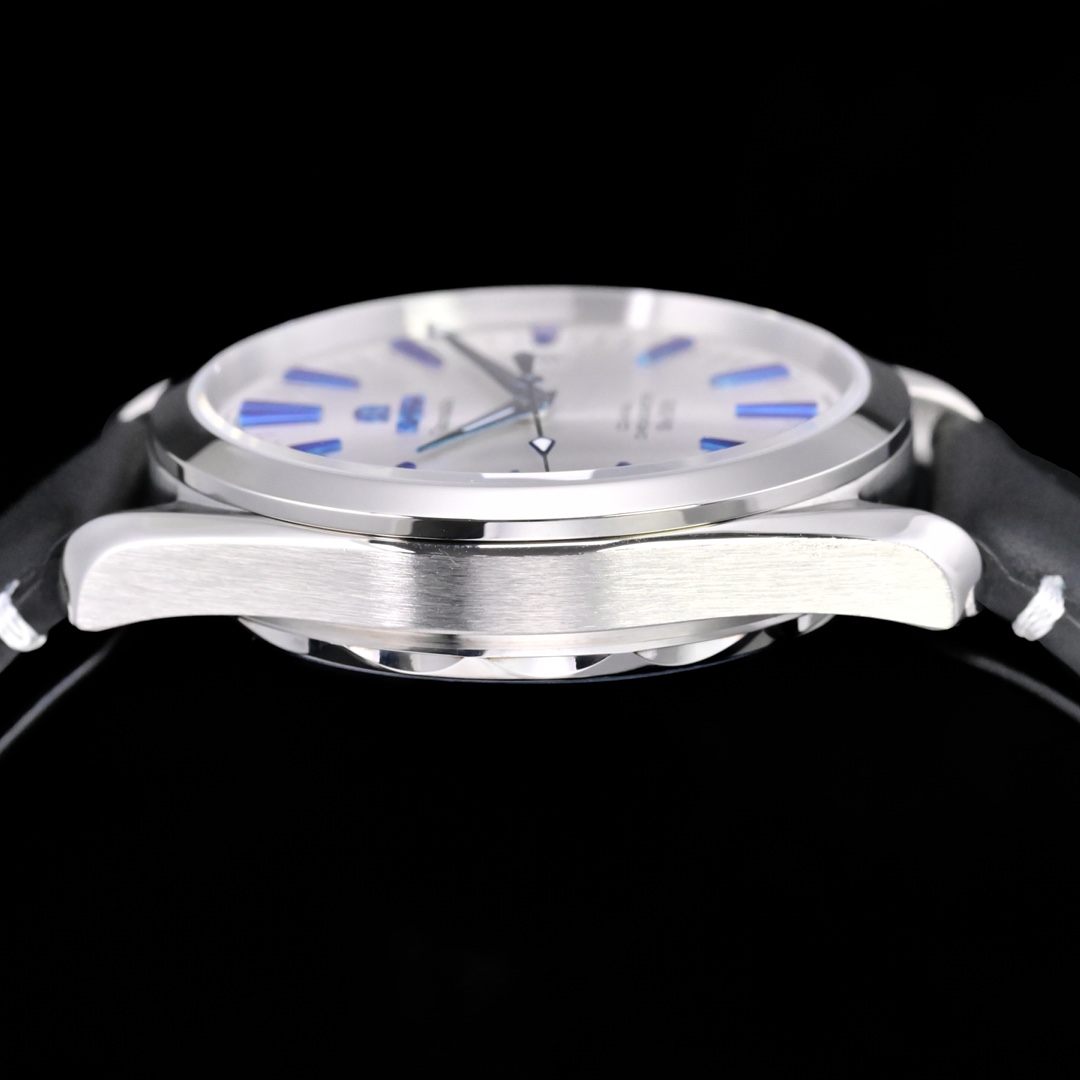Omega Seamaster Aqua Terra 150M Co-Axial Chronometer 39mm stainless steel case bezel, silver dial, blue markers and hands, black leather strap 39mm Men's Automatic
