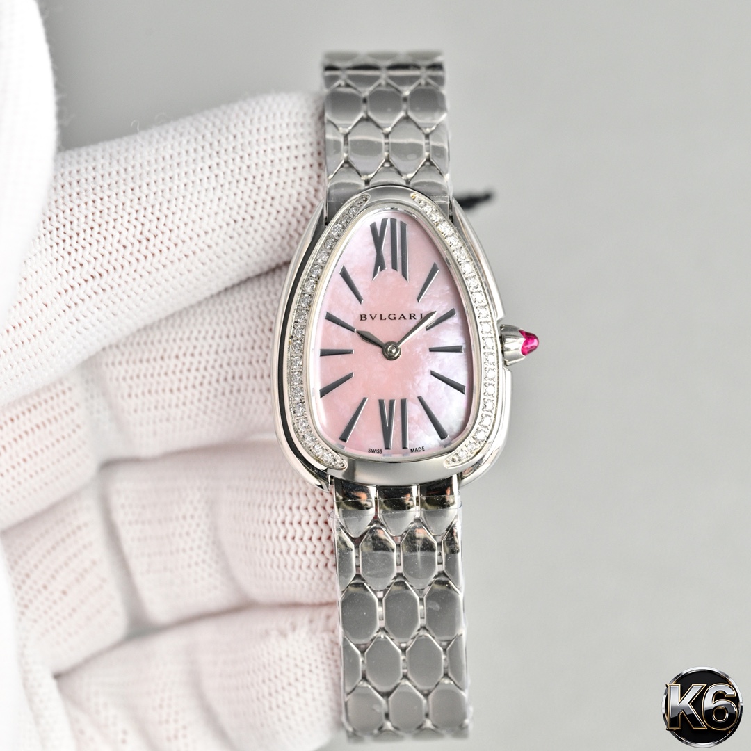 NO:882132,D produced aperture white case, rose case (with certificate) diamond case (with certificate) DFactory Bvlgari MT2 women's watch, Bvlgari's latest diamond-set Serpenti seduttori gilded snake shadow watch Swiss original quartz movement! It’s super beautiful and the way you wear it is very special. It feels like being wrapped by a snake ~ very unique! The combination is very eye-catching, elegant and capable! Definitely not a bad street style! The unique snake-shaped design for timing jewelry and diamond watches and the bold use of colors. Bulgari has really brought the beautiful blend of Italian aesthetics and ancient Greek mythology to the extreme. It is really exquisite. The beautiful snake scales sparkle with moving light. Wonderful time flows from the wrist~Bvlgari has always been famous for its light. Known for its bold design, unique style and changing colors, each piece reveals the brand's love for lines and fascination with Greek mythology - unique and original, perfectly integrating Italian design and Swiss watchmaking art. For more than a century, Bulgari has always accompanied women. Founded in BVLGARI in 1884 is a model of outstanding Italian design! Bvlgari BVLGARI watches—SERPENTI series redefine your time~Luxury and exquisite recommended women’s quartz watches. Best luxury recommendations for gifts. Please look for D’s exclusive quality,,bottega veneta,bvlgari,bvlgari19860909D出品 光圈白壳 玫壳（带证书）钻壳（带证书） DFactory 宝格丽 MT2 女士腕表,Bvlgari最新款镶钻版Serpenti seduttori鎏光蛇影腕表瑞士原装石英机芯！超美腻 佩戴方式很特别 像被蛇缠绕～十分别致！搭配起来非常吸睛可优雅可干练！绝对不是烂大街的款！为珠宝钻石腕表计时独特的蛇形设计大胆的用色宝格丽真的是将意大利美学古希腊神话的绝美糅合发挥到了极致,真的很精致,美丽的蛇鳞闪烁动人光芒美妙的时光从腕间流过～光宝格丽历来以设计大胆、风格独特及色彩变幻著称,每件作品均透着品牌对线条的钟爱,对希腊神话的神往～独具匠心,将意大利设计和瑞士制表艺术完美融合一个多世纪以来,宝格丽始终陪伴着女性.创始于 1884年的BVLGARI宝格丽,堪称意大利杰出设计的典范！宝格丽BVLGARI手表—SERPENTI系列重新定义你的时间~奢华精致推荐女士石英腕表 送礼最佳奢华推荐请认准D独家品质,,bottega veneta,bvlgari,bvlgari,Watch