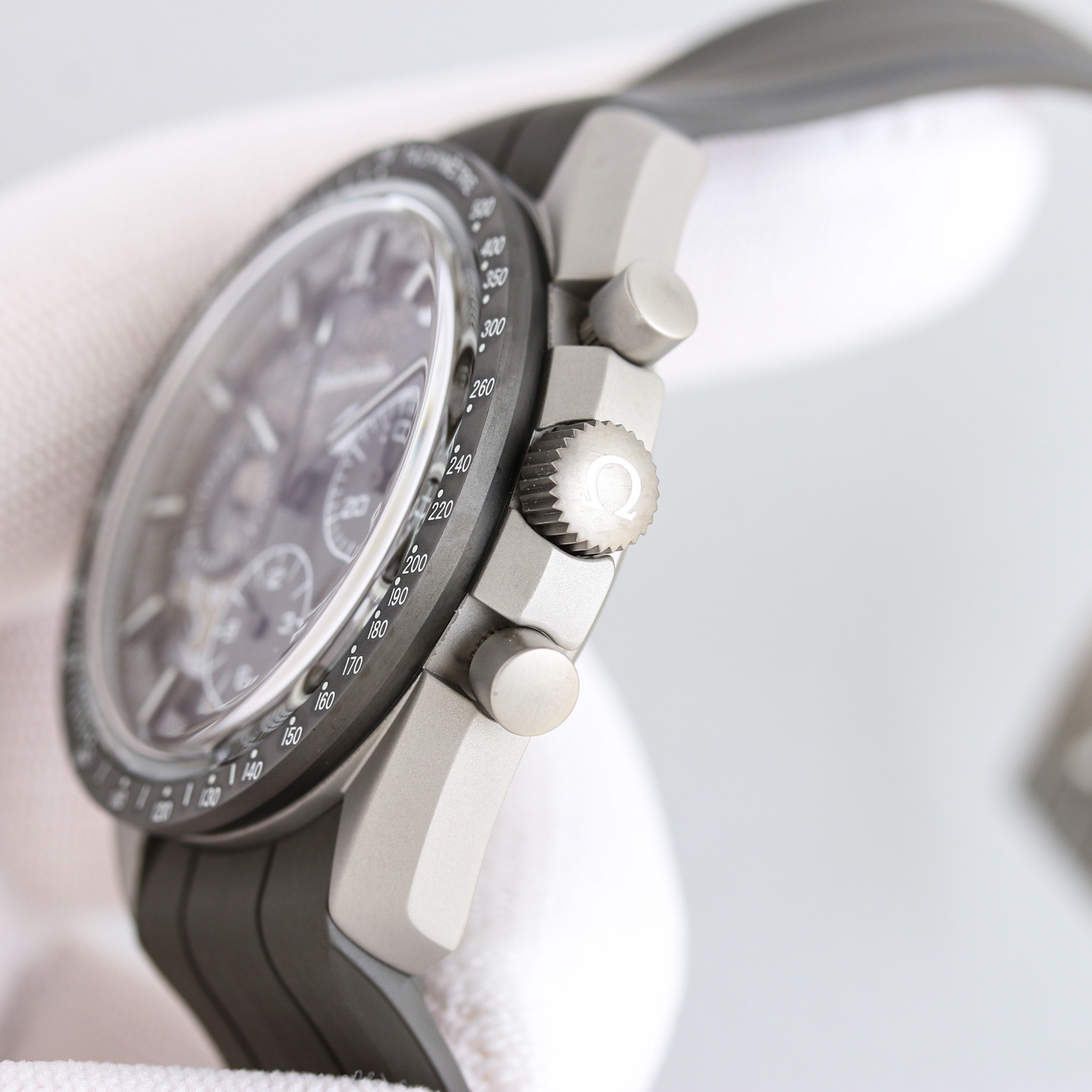 Omega Speedmaster Dark Side of the Moon Apollo 8 'The Grey Side of the Moon' detail 5