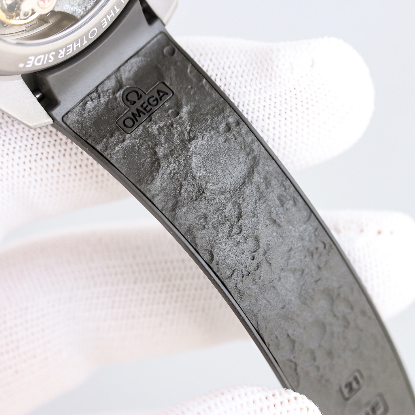 Omega Speedmaster Dark Side of the Moon Apollo 8 'The Grey Side of the Moon' detail 8