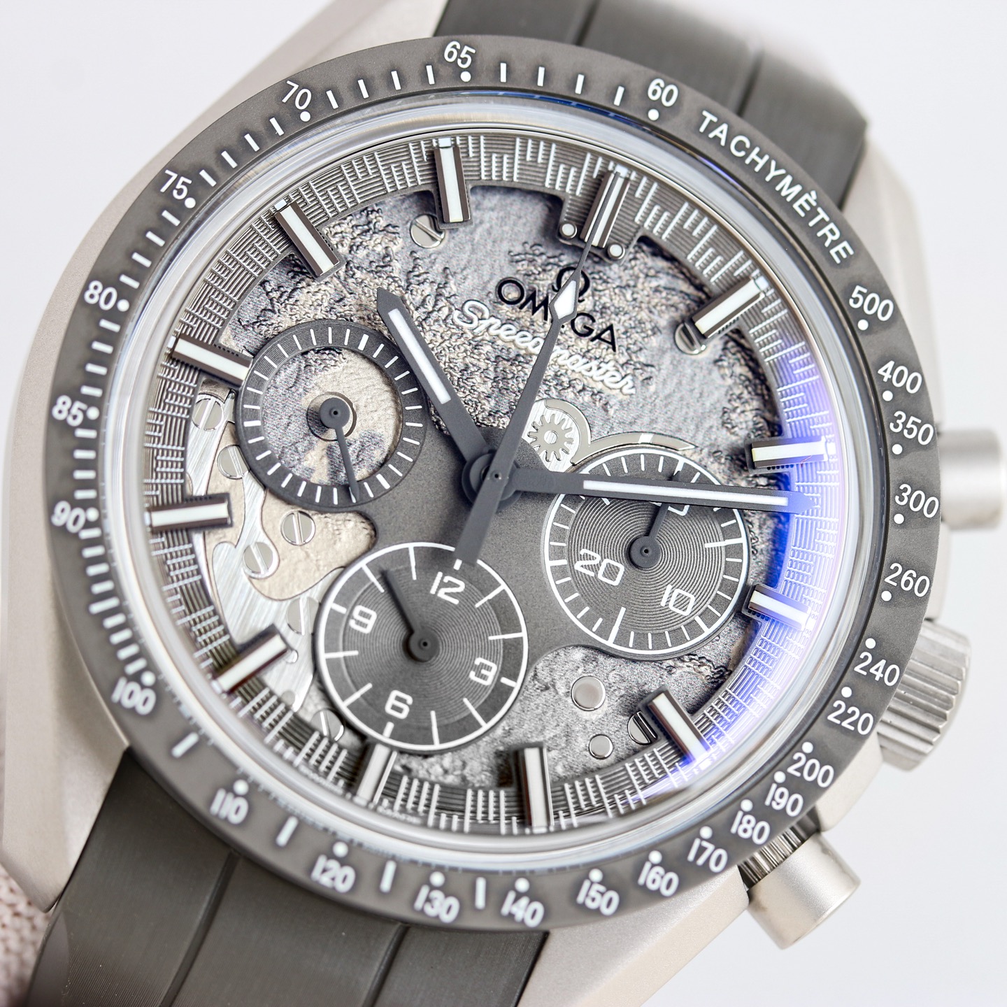 Omega Speedmaster Dark Side of the Moon Apollo 8 'The Grey Side of the Moon' detail 4