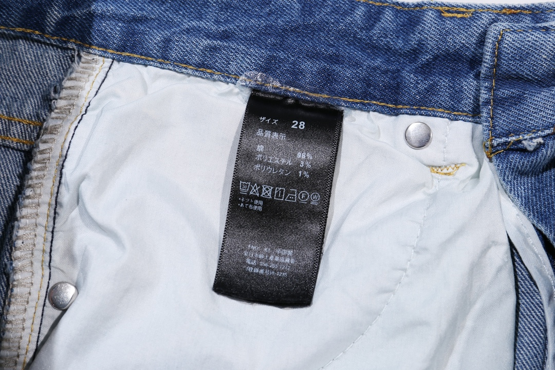 P130
款号:H505
Chrome Hearts 克罗心 高级限定同款牛仔裤
散发着不羁的个性和独特的魅力。每一处磨损和破洞都是精心设计,呈现出一种独特的艺术感。选用进口牛仔面料,经过超重工水洗和破坏处理,裤身展现出上身超酷的效果,让你在时尚的舞台上独领风骚。
这不仅仅是一条牛仔裤,更是一种态度的表达。克罗心以其独特的设计理念和对细节的极致追求,打破传统界限,定义了新时代的牛仔裤风潮。裤身采用双层梭织面料,搭配订制五金,展现出无敌好看的独特款式,使每一位穿戴者都成为时尚的焦点。
进口牛仔面料 超重工水洗破坏 上身超酷!订制五金 无敌好看的款 制作工艺很难 高街感满满
Color:蓝色
Size:S M L XL