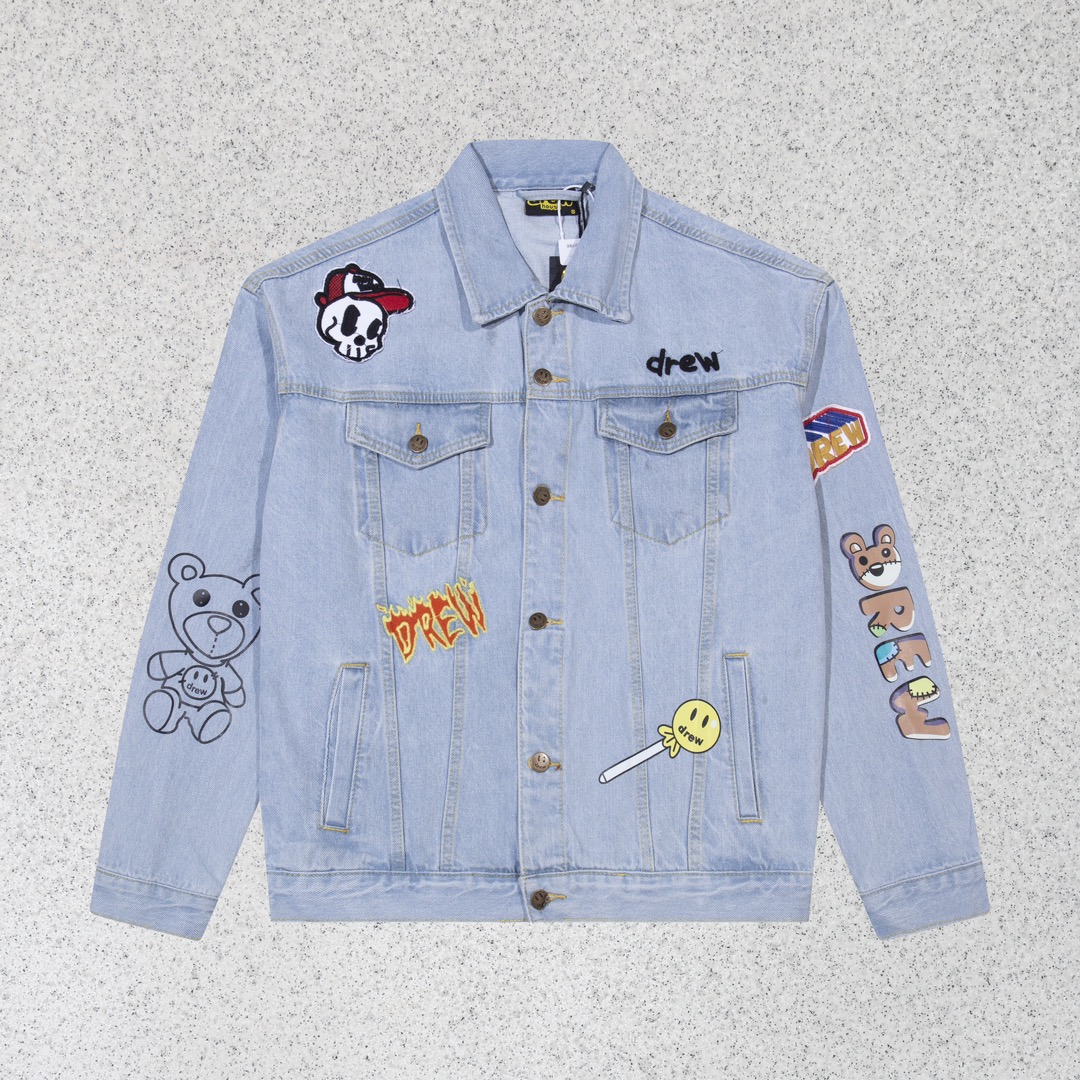Modelo: H97 Drew House 21FW chaqueta vaquera con múltiples elementos de caras sonrientes, insignias y ilustraciones. La…