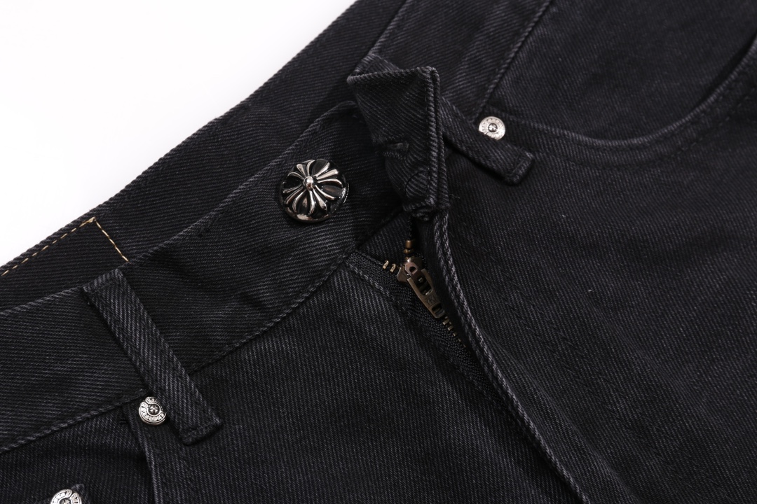 P110
款号:H581(区别H19)
Chrome Hearts CH克罗心大破坏重工破损破洞高街牛仔裤
散发着不羁的个性和独特的魅力。每一处磨损和破洞都是精心设计,呈现出一种独特的艺术感。选用进口牛仔面料,经过超重工水洗和破坏处理,裤身展现出上身超酷的效果,让你在时尚的舞台上独领风骚。
这不仅仅是一条牛仔裤,更是一种态度的表达。克罗心以其独特的设计理念和对细节的极致追求,打破传统界限,定义了新时代的牛仔裤风潮。裤身采用双层梭织面料,搭配订制五金,展现出无敌好看的独特款式,使每一位穿戴者都成为时尚的焦点。
进口牛仔面料 超重工水洗破坏 上身超酷!订制五金 无敌好看的款 制作工艺很难 高街感满满
Color:黑红
Size:28 30 32 34 36(S-XXL)