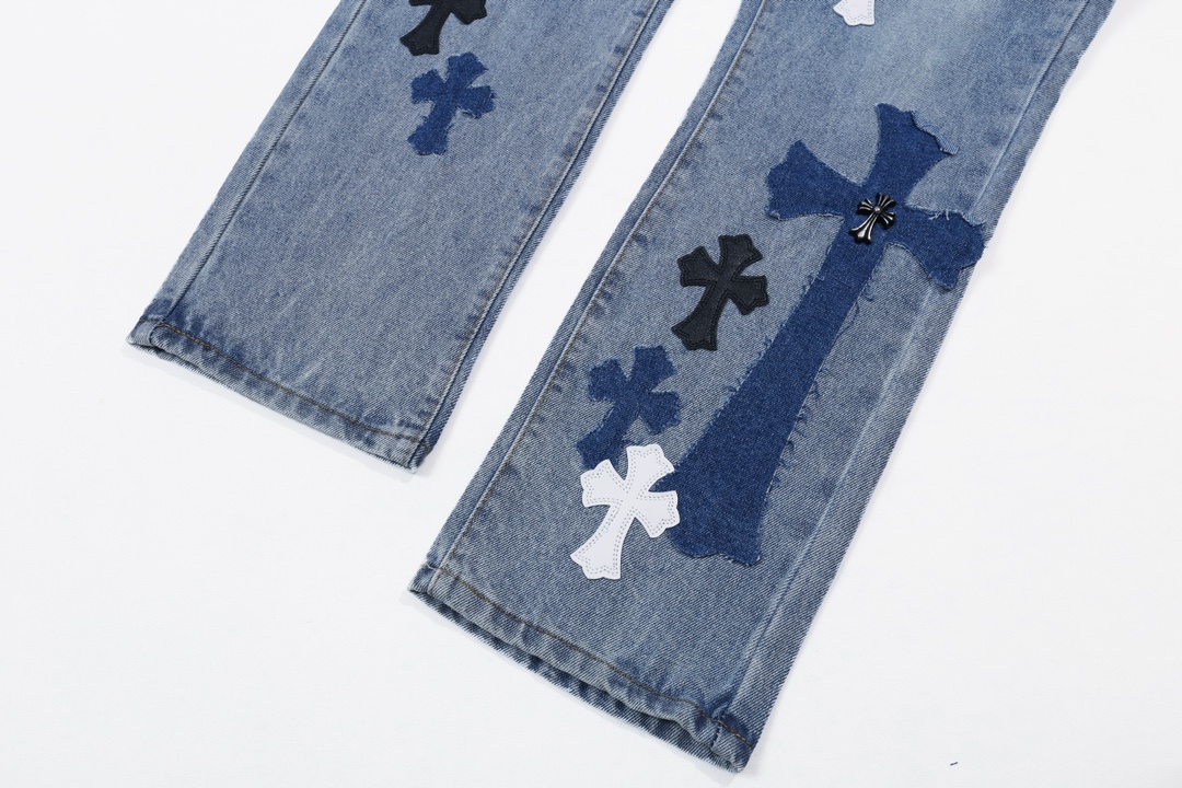 P145
款号：H637
Chrome hearts X SexRecords克罗心金属贴皮十字架水洗牛王展会限定牛仔裤
真实还原Vintage极致质感 
意产特种牛皮印花再切割 订制羊皮三层粗线帖皮 整体拼接在重水水洗染色工艺  细节看的到
立体裁剪版型 宽松舒适不挑身材 显高显瘦 大厂精工 原厂品控 男女同款 可做情侣搭配 百搭推荐 四季必备牛仔裤
Color：蓝色
Size：28，30，32，34，36（s-xxl）