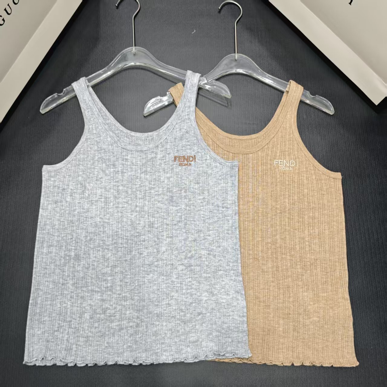 NO:753246,FD logo embroidered vest 850073 Wool version S.M.L size,,19860909FDlogo刺绣小背心 850073 羊毛版本S.M.L码,,,Women's clothing