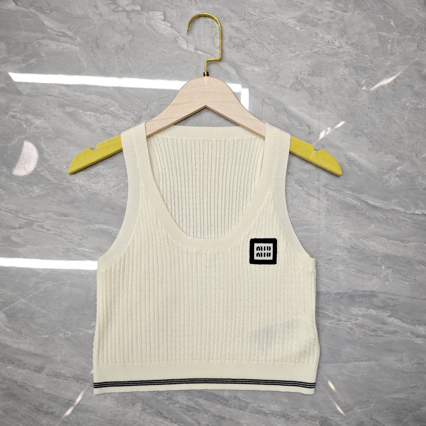 NO:462004,Meow Meow U-collared Zhangzai vest 850386 Wool version S.M.L code, alexander wang19860909喵喵 u领章仔背心 850386 羊毛版本S.M.L码,,alexander wang,Women's clothing