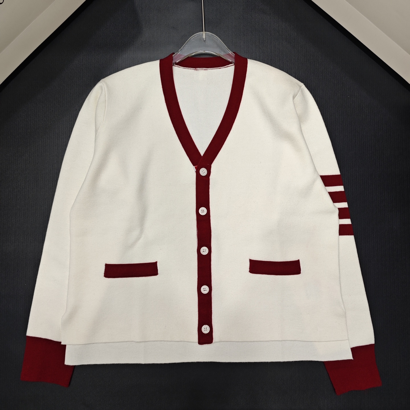 NO:461991,tB v neck fake bag cardigan long sleeve 850398 wool version S.M.L code, alexander wang19860909tB v领假袋开衫长袖 850398 羊毛版本S.M.L码,,alexander wang,Women's clothing