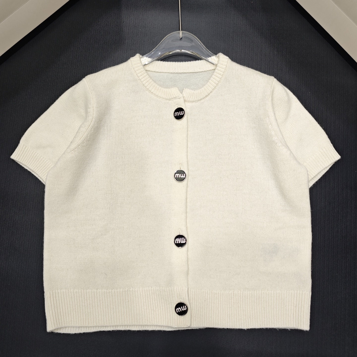 NO:478548,Meow Meow Round neck cardigan half-sleeved wool version S.M.L code, alexander wang19860909喵喵 圆领开衫半袖 羊毛版本 S.M.L码,,alexander wang,Women's clothing