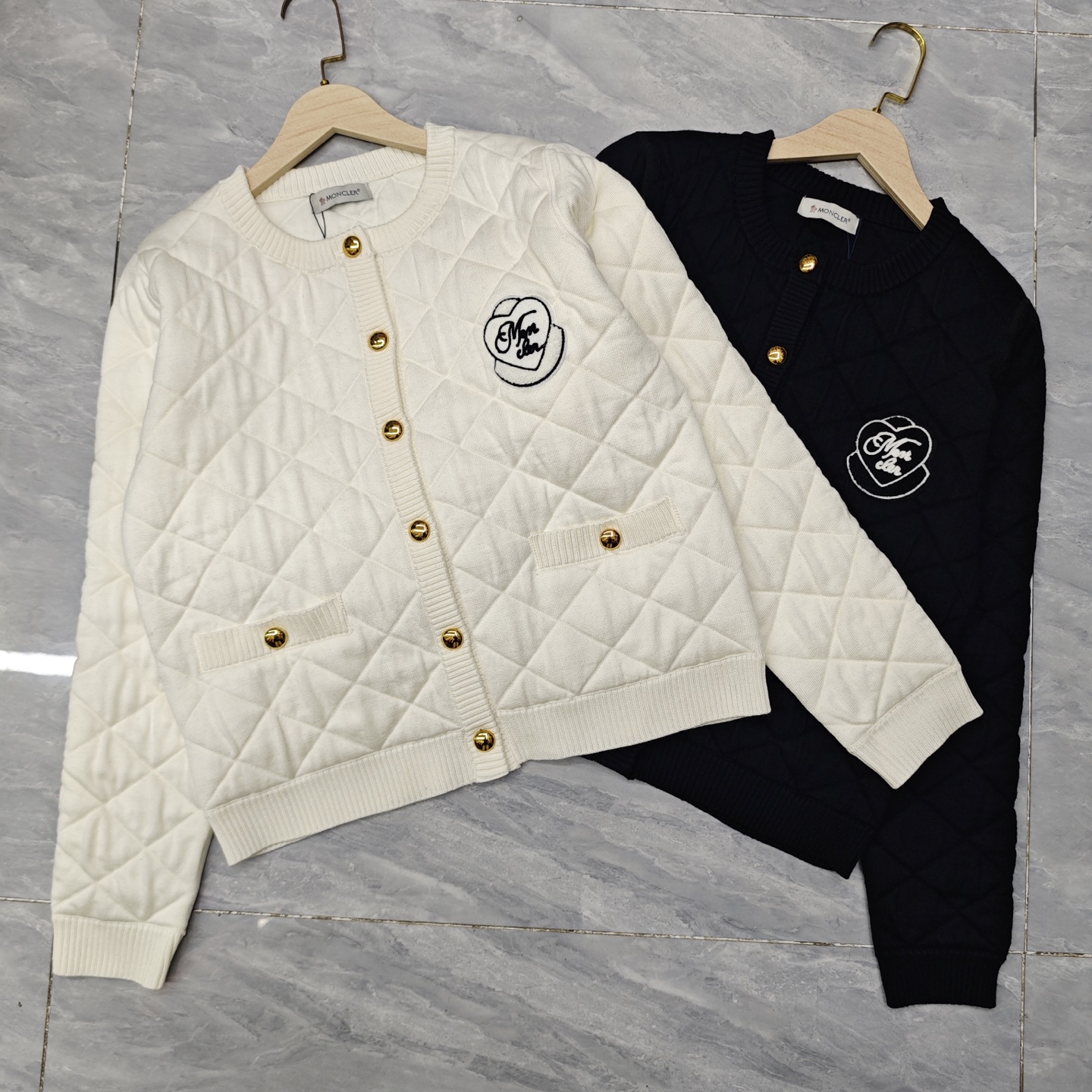 NO:564646,Mc diamond round neck cardigan long sleeve 850543 wool version S.M.L size,,alexander wang19860909Mc 菱格圆领开衫长袖 850543 羊毛版本S.M.L码,,alexander wang,Women's clothing