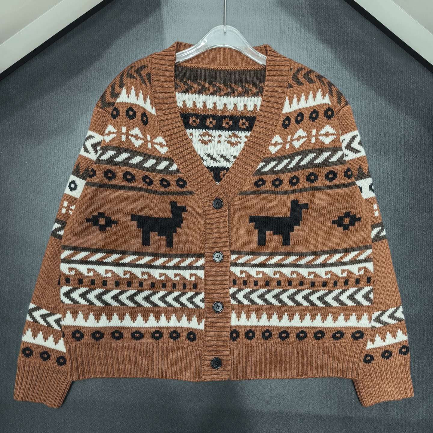 NO:564625,Max retro geometric pattern cardigan long sleeve 850546 wool version S.M.L size,,alexander wang19860909Max 复古几何图案开衫长袖 850546 羊毛版本S.M.L码,,alexander wang,Women's clothing