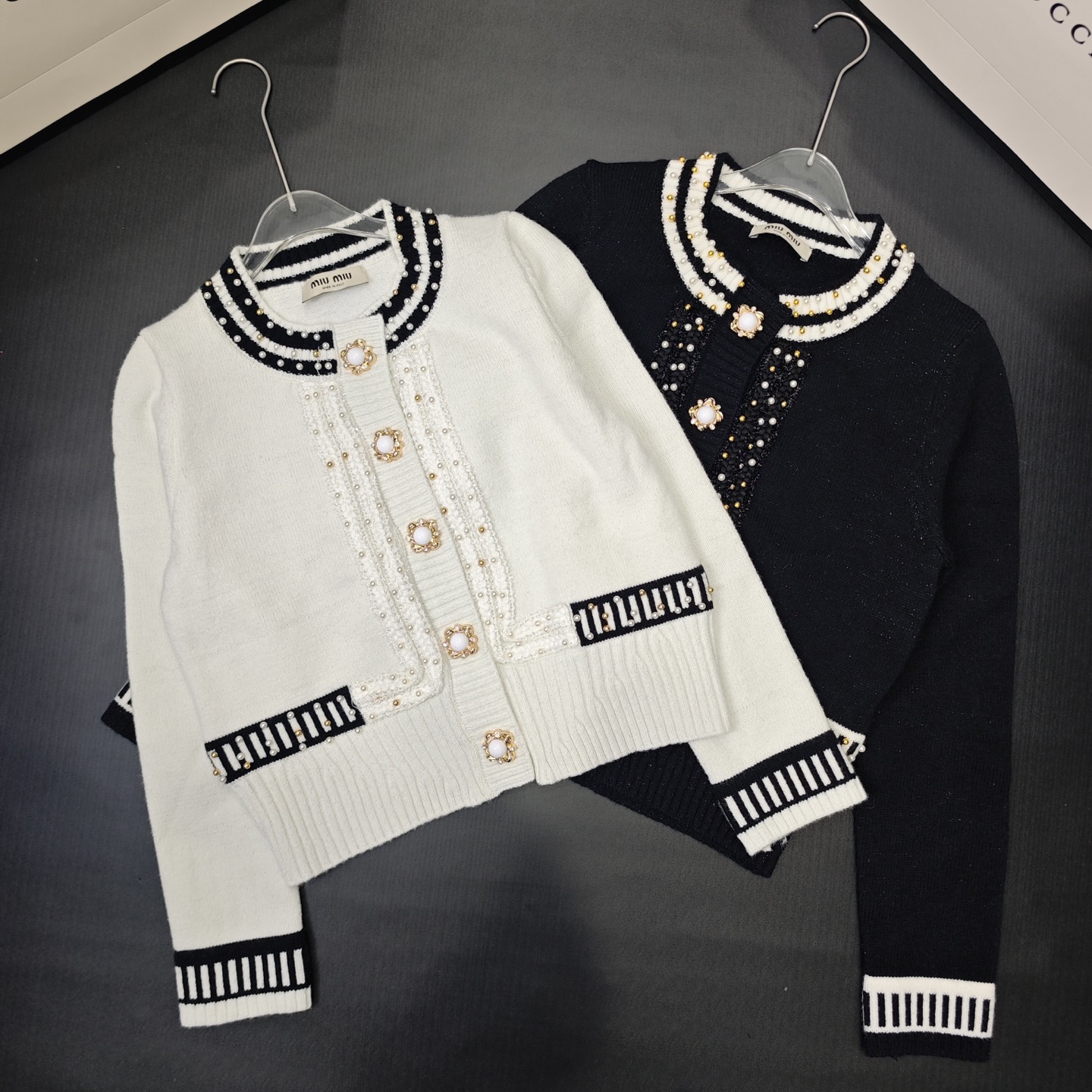 NO:622410,Meow Meow Pearl Round Neck Cardigan Long Sleeve 850682 Wool Version S.M.L Size,,alexander wang19860909喵喵  珍珠圆领开衫长袖 850682 羊毛版本S.M.L码,,alexander wang,Women's clothing