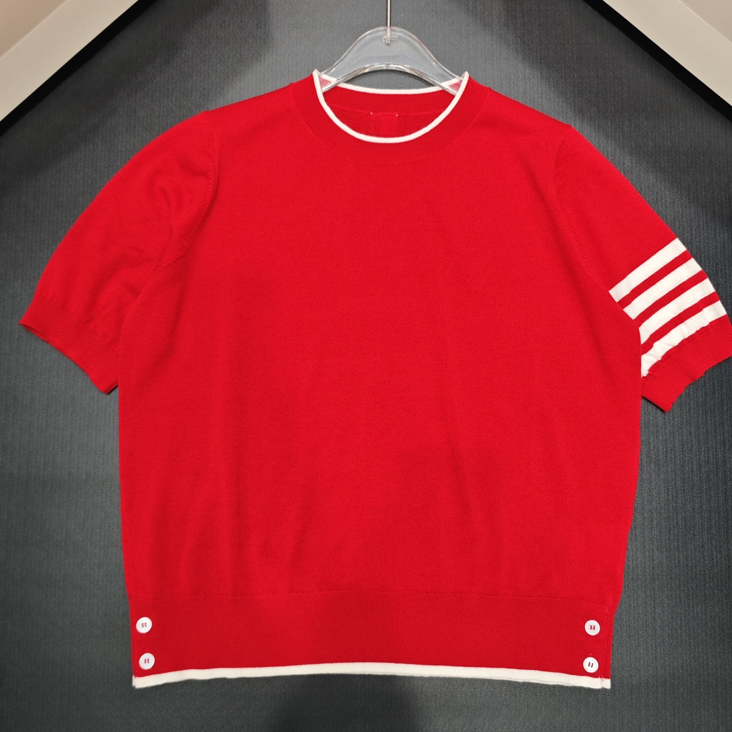 NO:687613,tB classic three-bar round neck cardigan short-sleeved 850774 wool version S.M.L size,, T-shirt,19860909tB 经典三杠圆领开衫短袖 850774 羊毛版本S.M.L码,,T-shirt,,Women's clothing