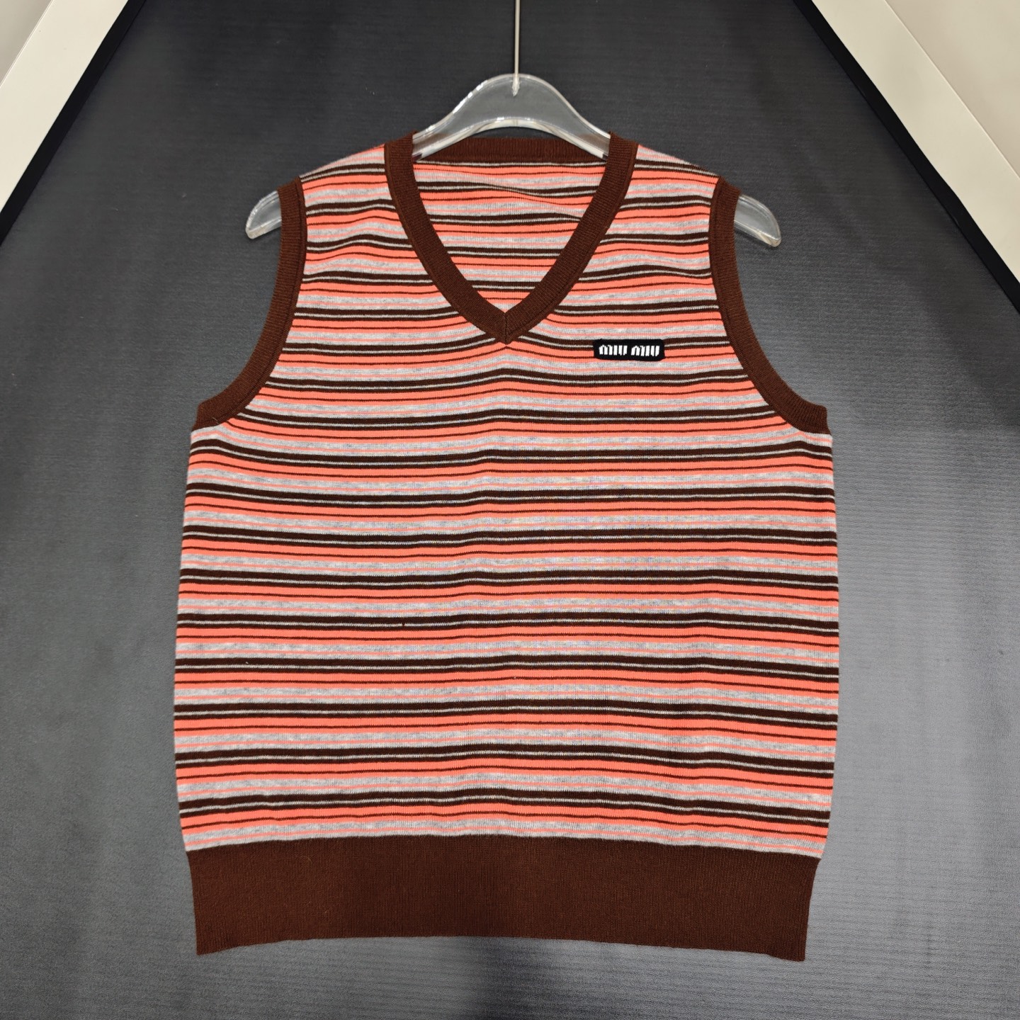 NO:729642,Meow meow striped v-neck vest 8500809 Wool version S.M.L size,,19860909喵喵  条纹v领小背心 8500809 羊毛版本S.M.L码,,,Women's clothing