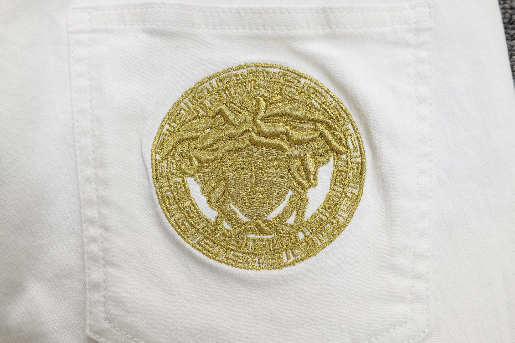   范思哲 2025-春季新款高端品质牛仔裤 弹力 修身显瘦小直筒 潮范奢华 细节精致到位 板型秒赞 秒