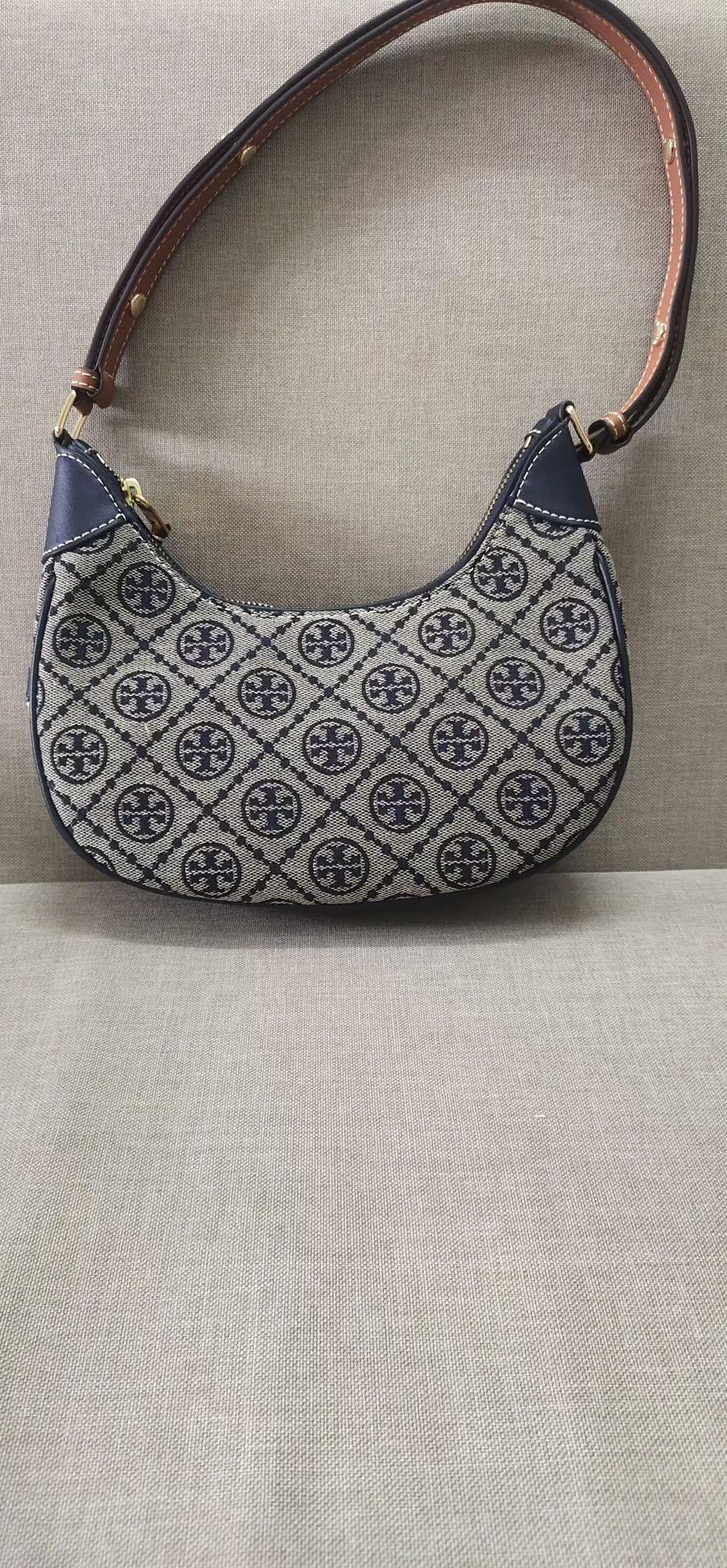 Tory Burch ～TB新款老花新月包 超火系列 全新包款和厚度 精选编织提花打造 采用标志性T Mongram图案