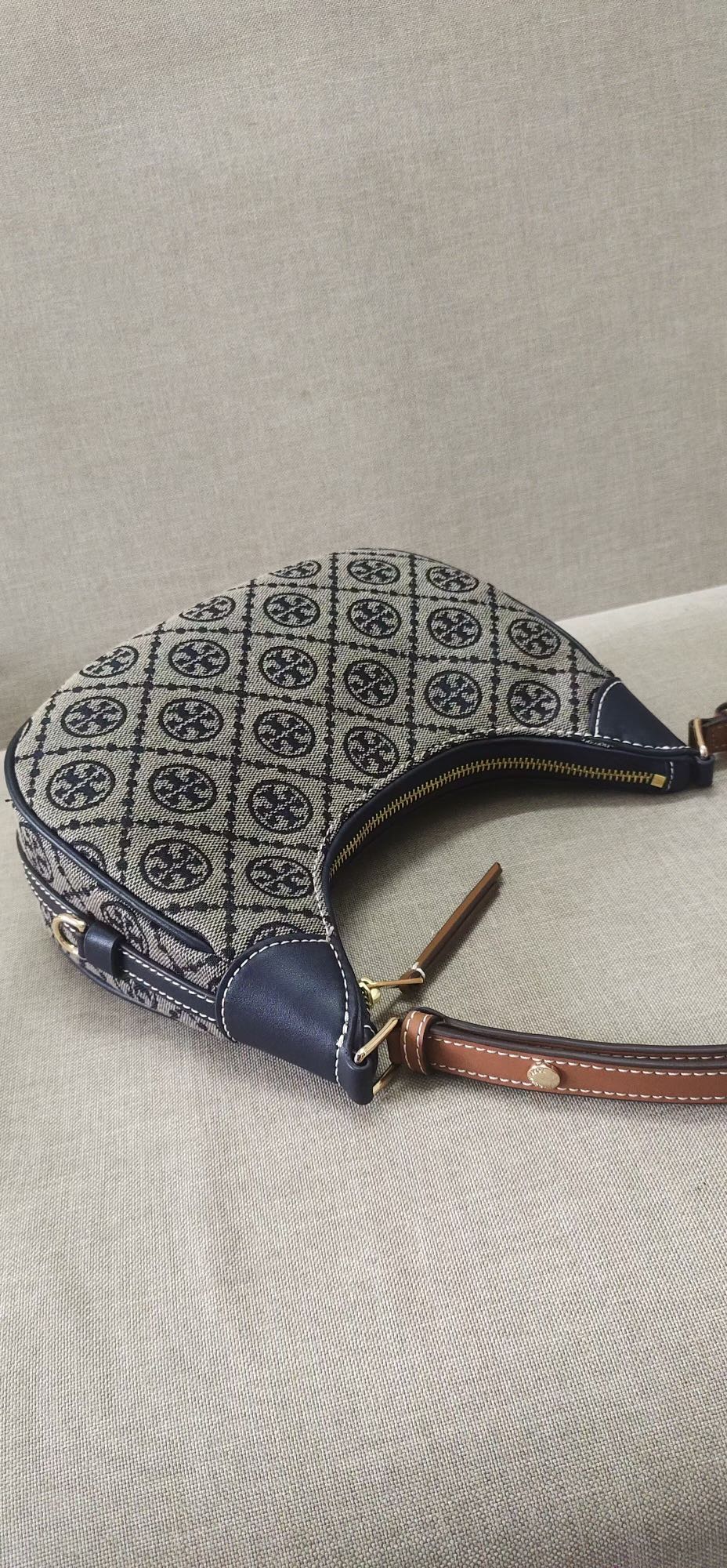 Tory Burch ～TB新款老花新月包 超火系列 全新包款和厚度 精选编织提花打造 采用标志性T Mongram图案